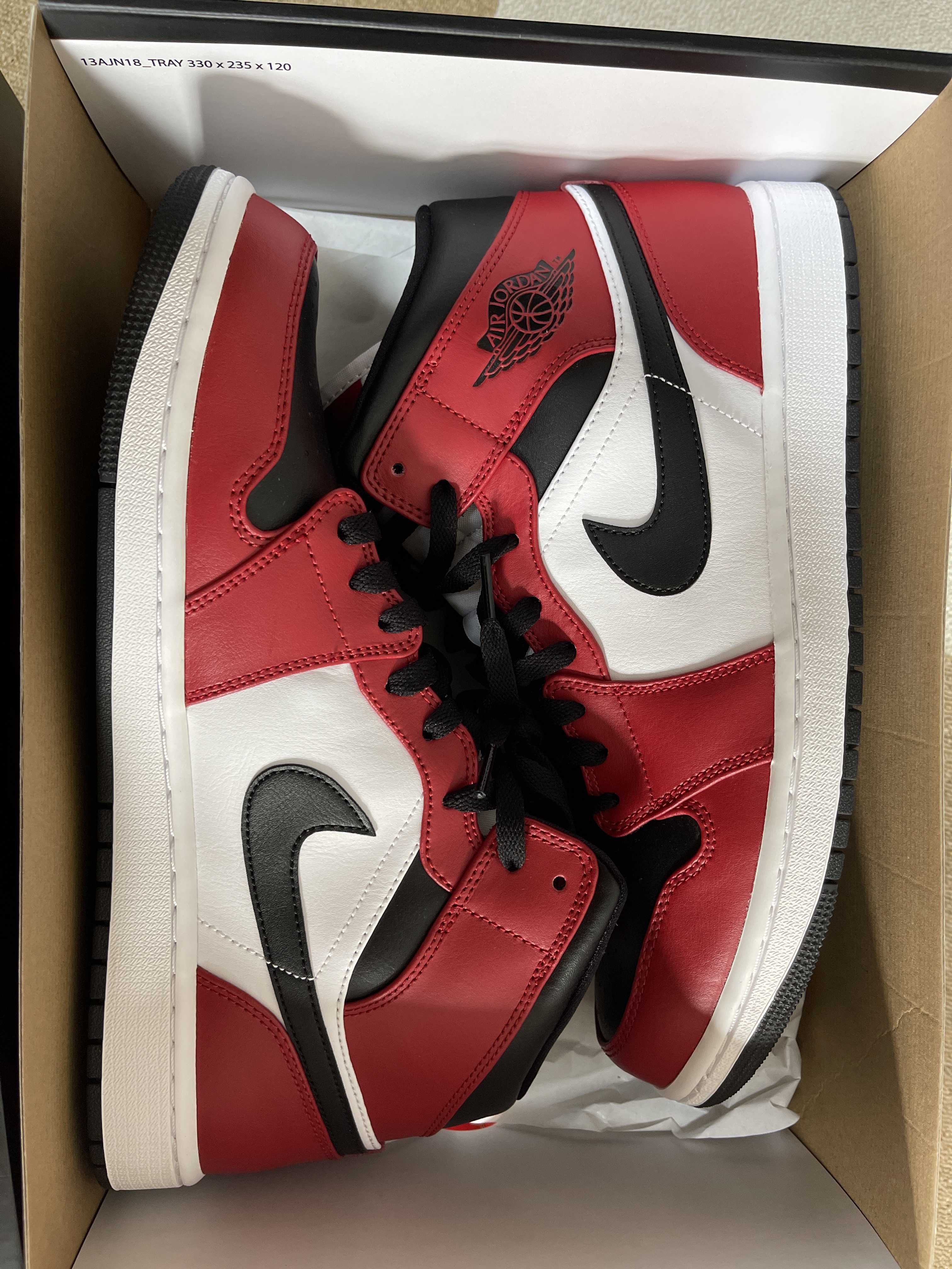 Nike Air Jordan 1 Mid "Chicago Black Toe"