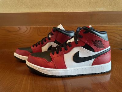 Nike Air Jordan 1 Mid "Chicago Black Toe"