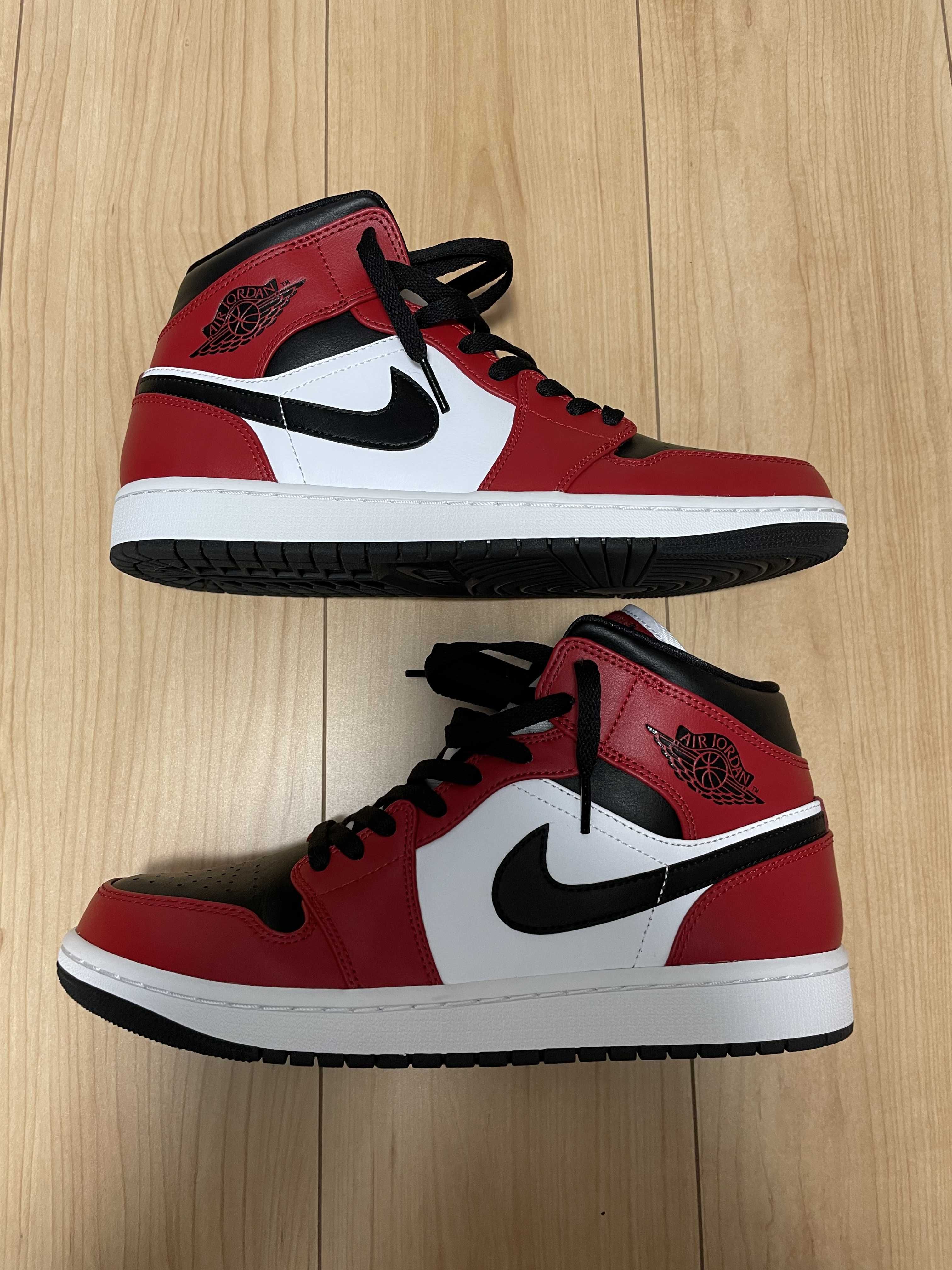 Nike Air Jordan 1 Mid "Chicago Black Toe"