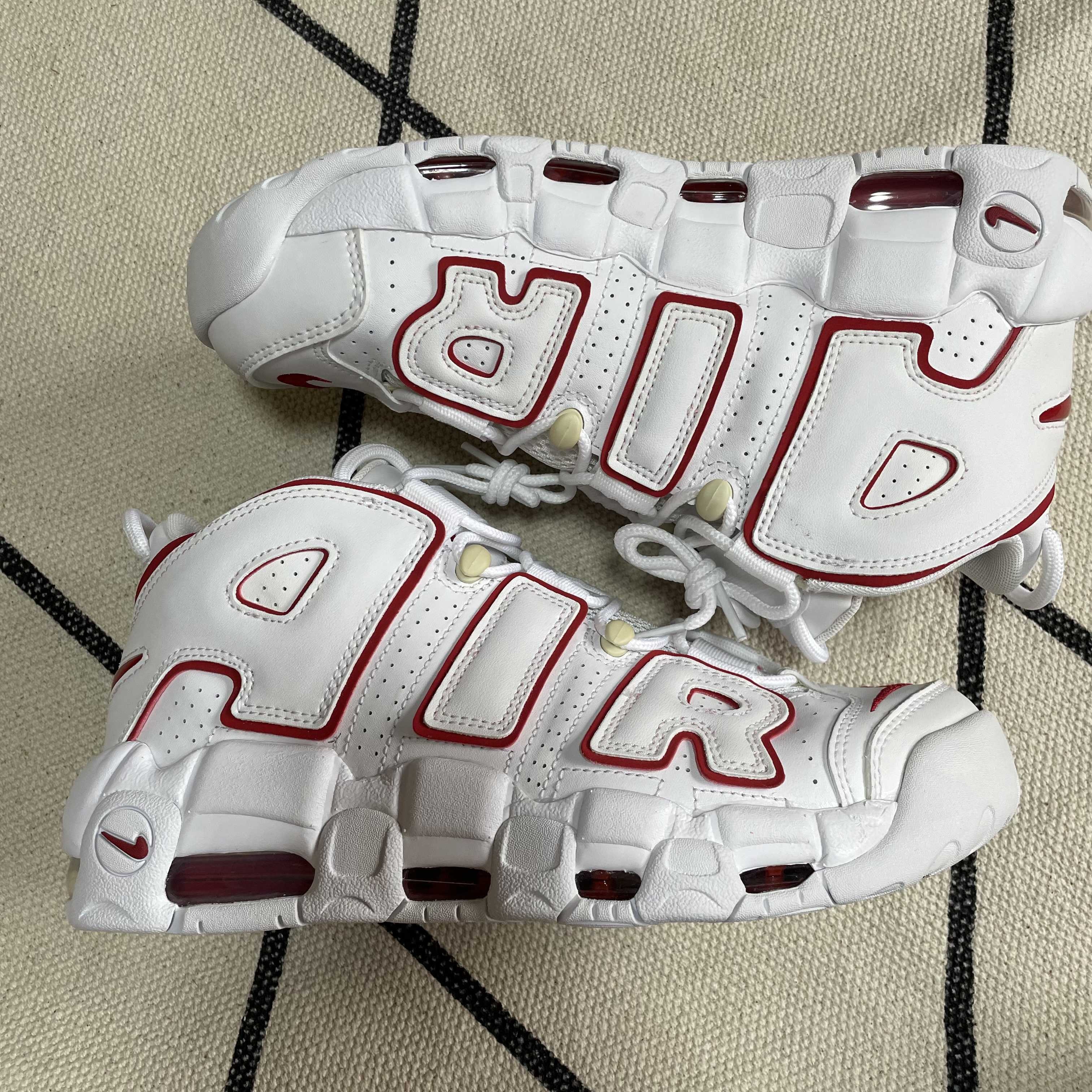 NIKE AIR MORE UPTEMPO "WHITE/VARSITY RED" (2021)