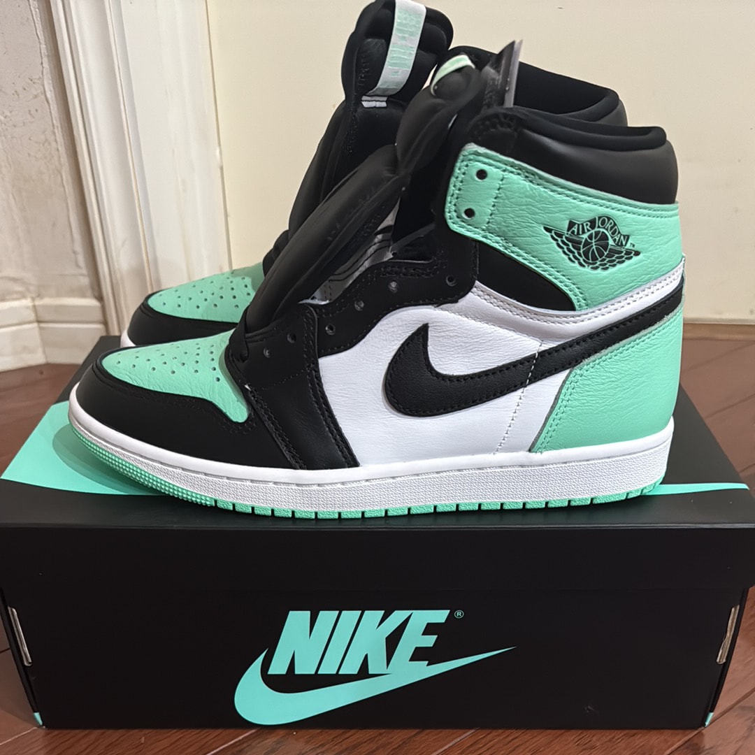 Nike Air Jordan 1 High OG "Green Glow"