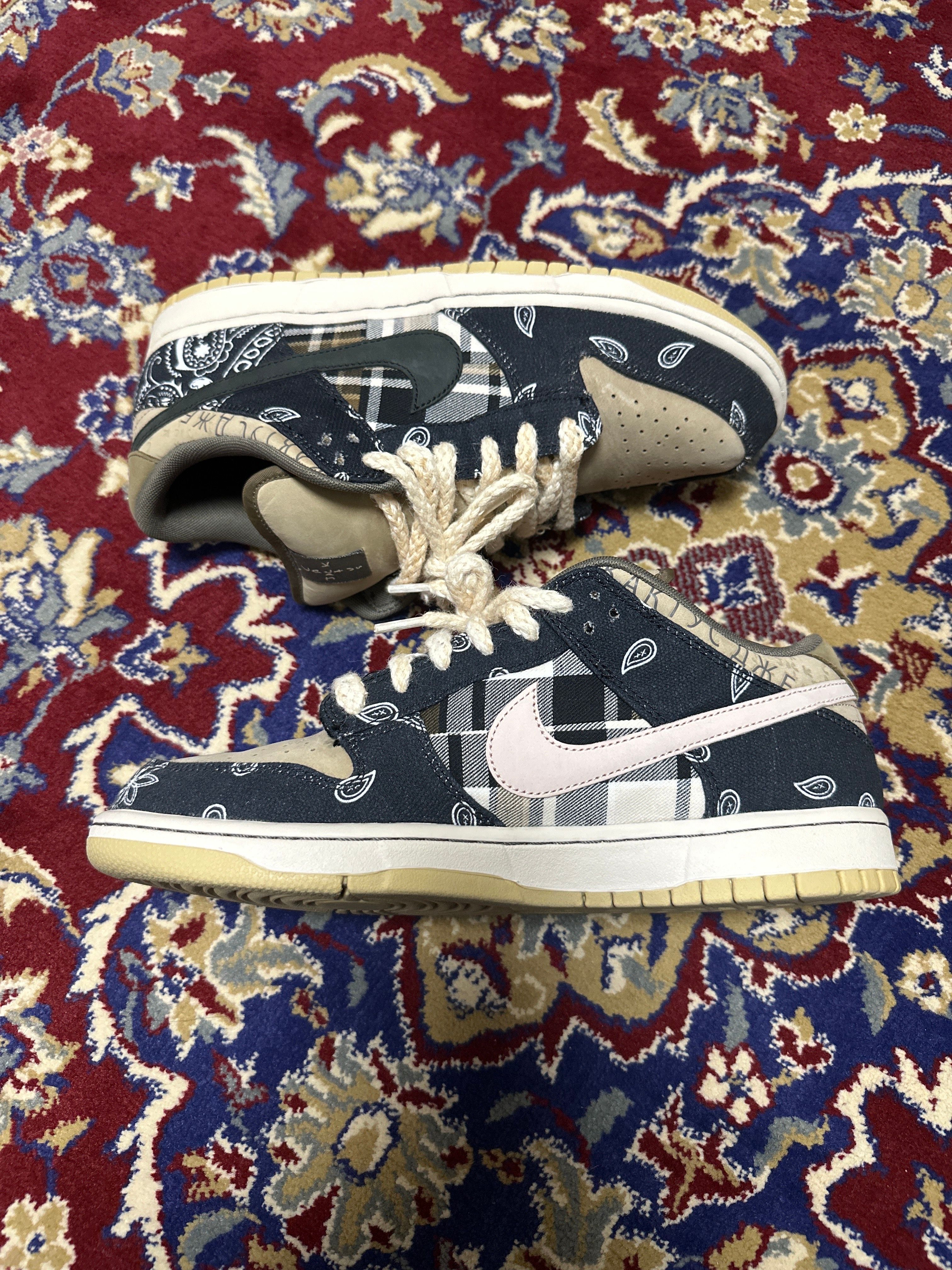Travis Scott × Nike SB Dunk Low "Black/Parachute Beige"