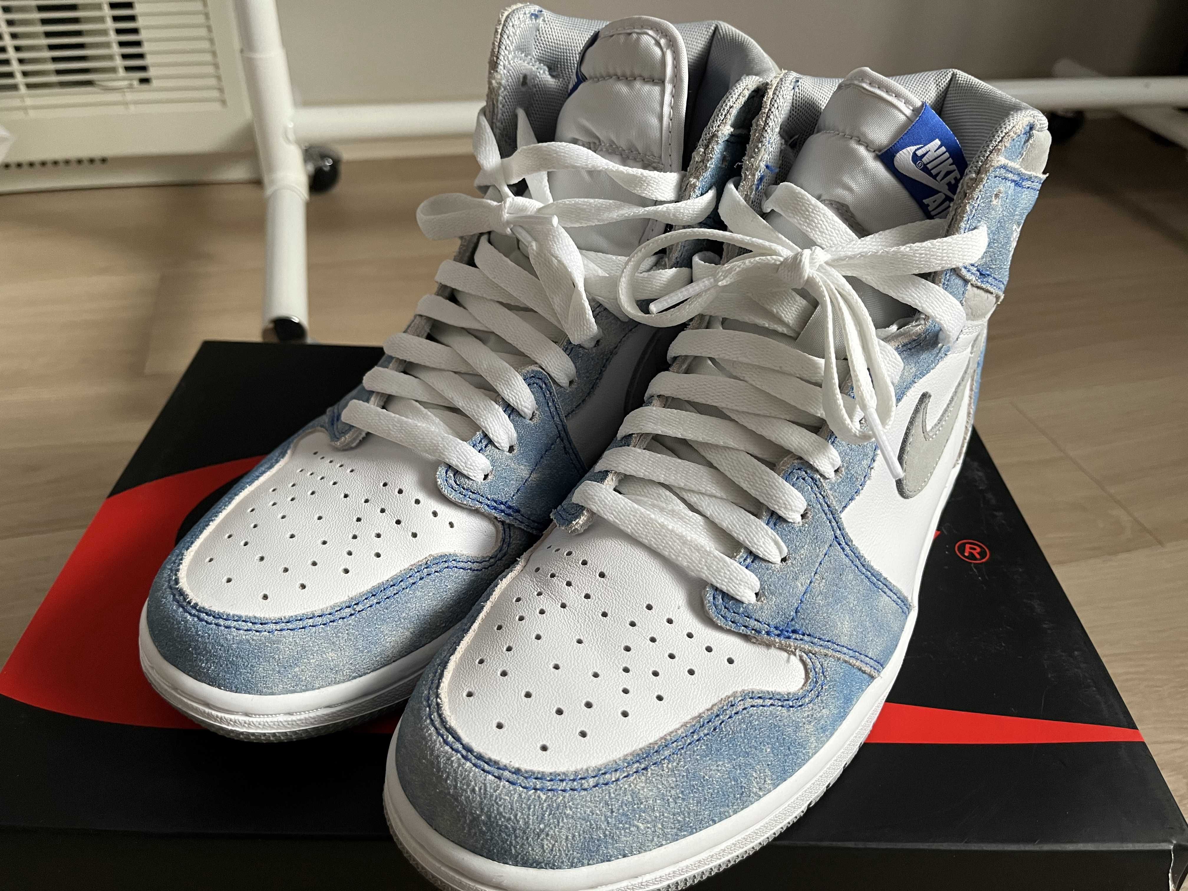 Nike Air Jordan 1 High OG "Hyper Royal"
