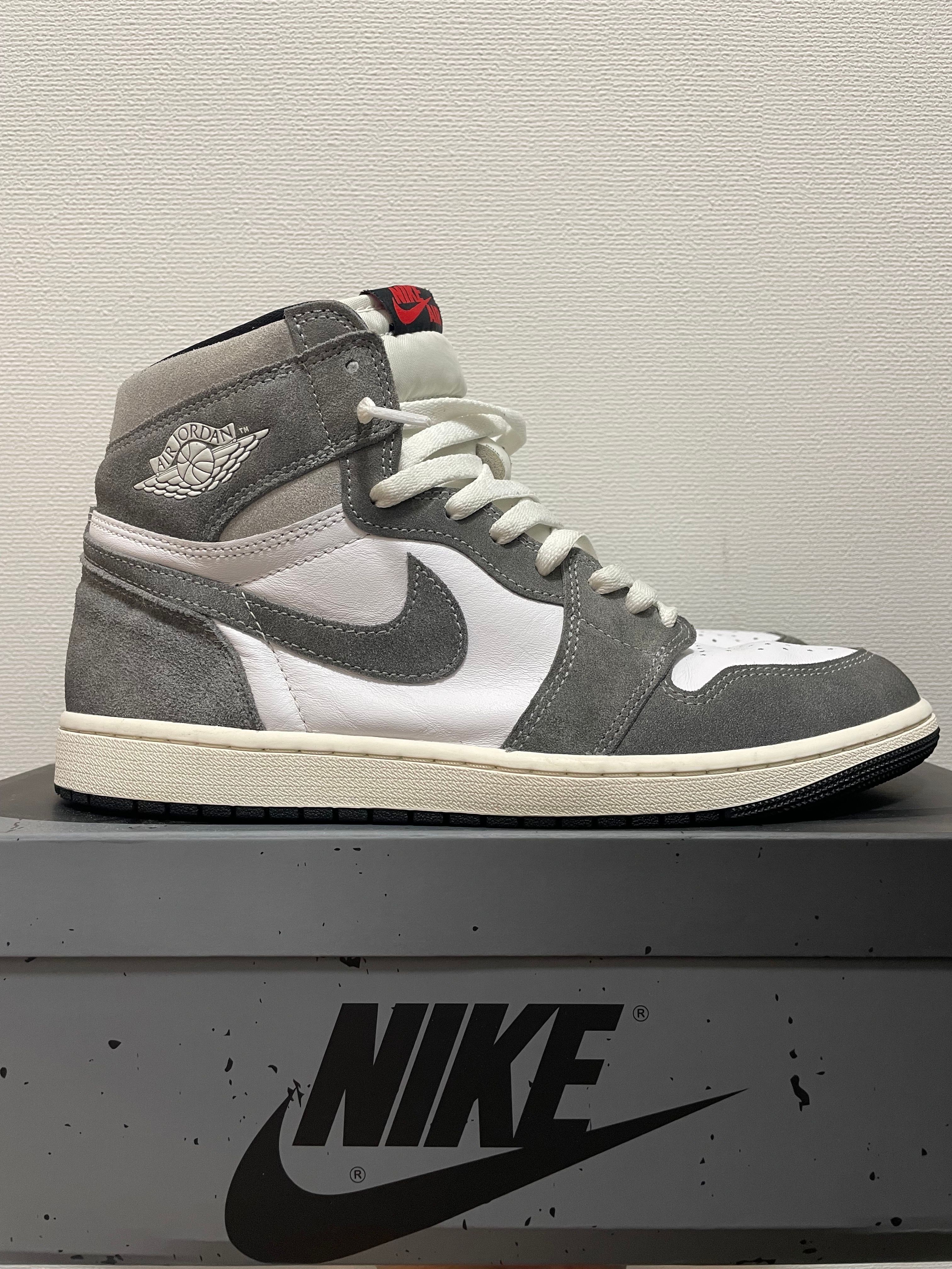 Nike Air Jordan 1 Retro High OG "Black and Smoke Grey"