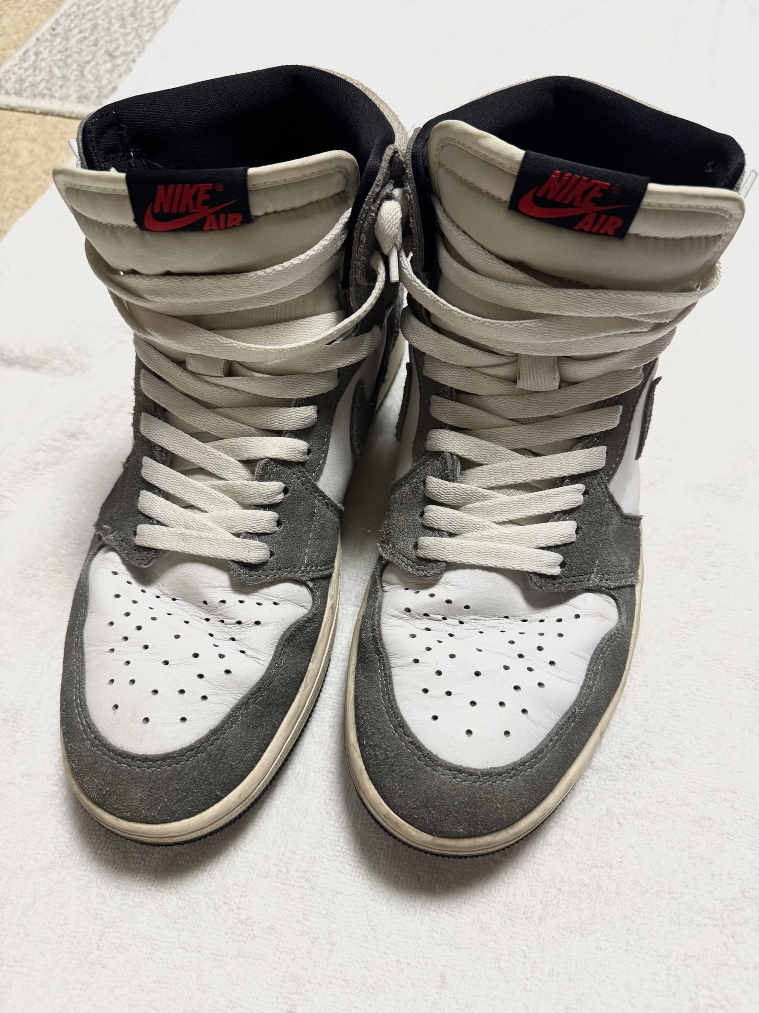 Nike Air Jordan 1 Retro High OG "Black and Smoke Grey"