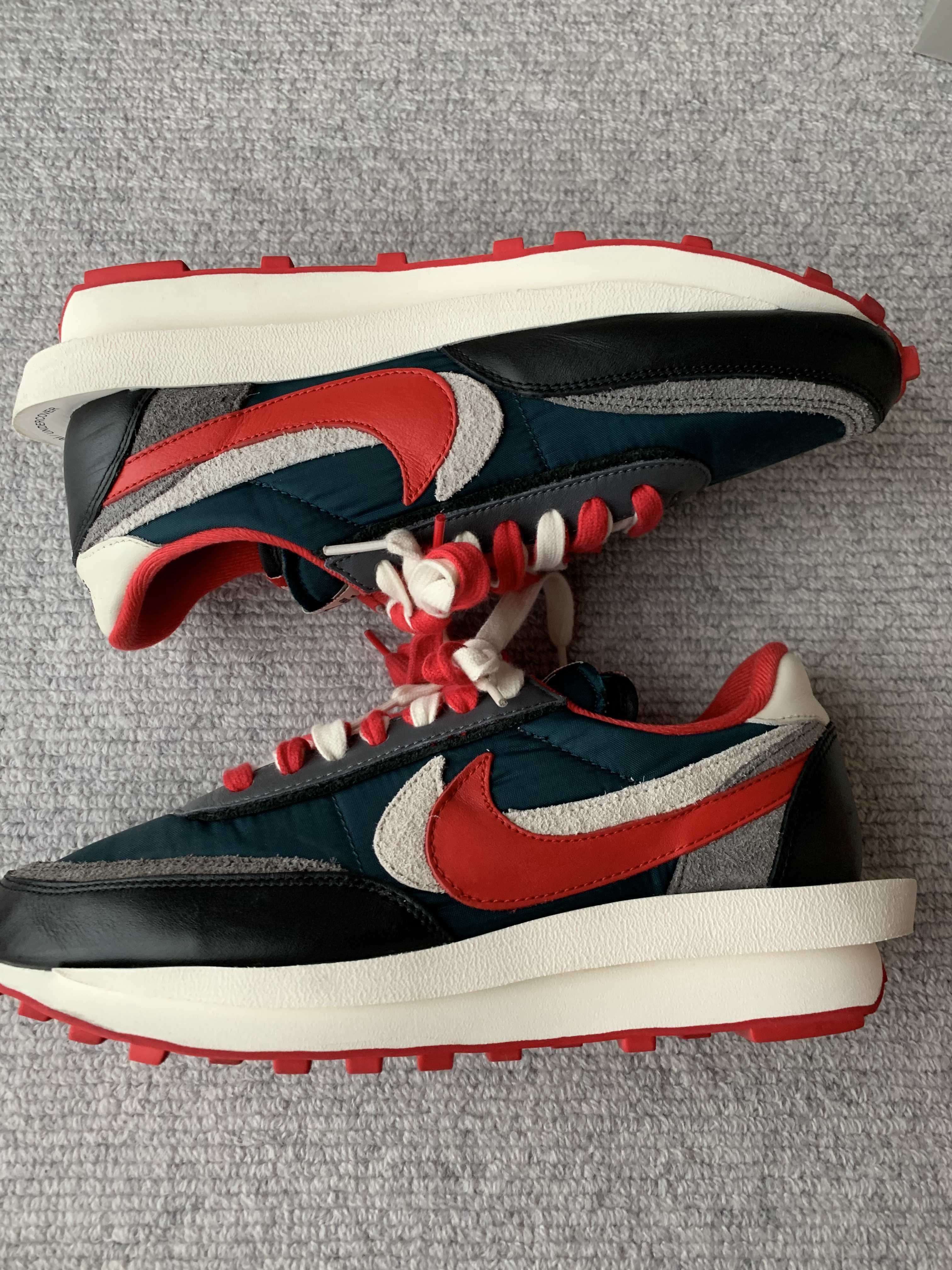 UNDERCOVER × sacai × Nike LD Waffle "Midnight Spruce/Pale Ivory-Dark Grey-University Red"