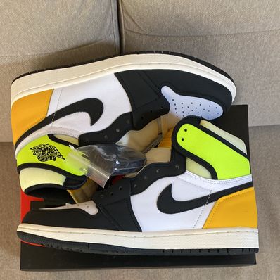 Nike Air Jordan 1 High OG "Volt Gold"