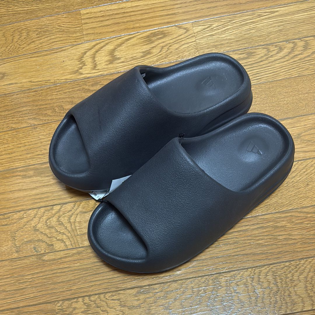 新品アディダス イージースライド ADIDAS YEEZY SLIDE 25.5 新品ADIDAS YEEZY SLIDE アディダス イージースライド 25.5