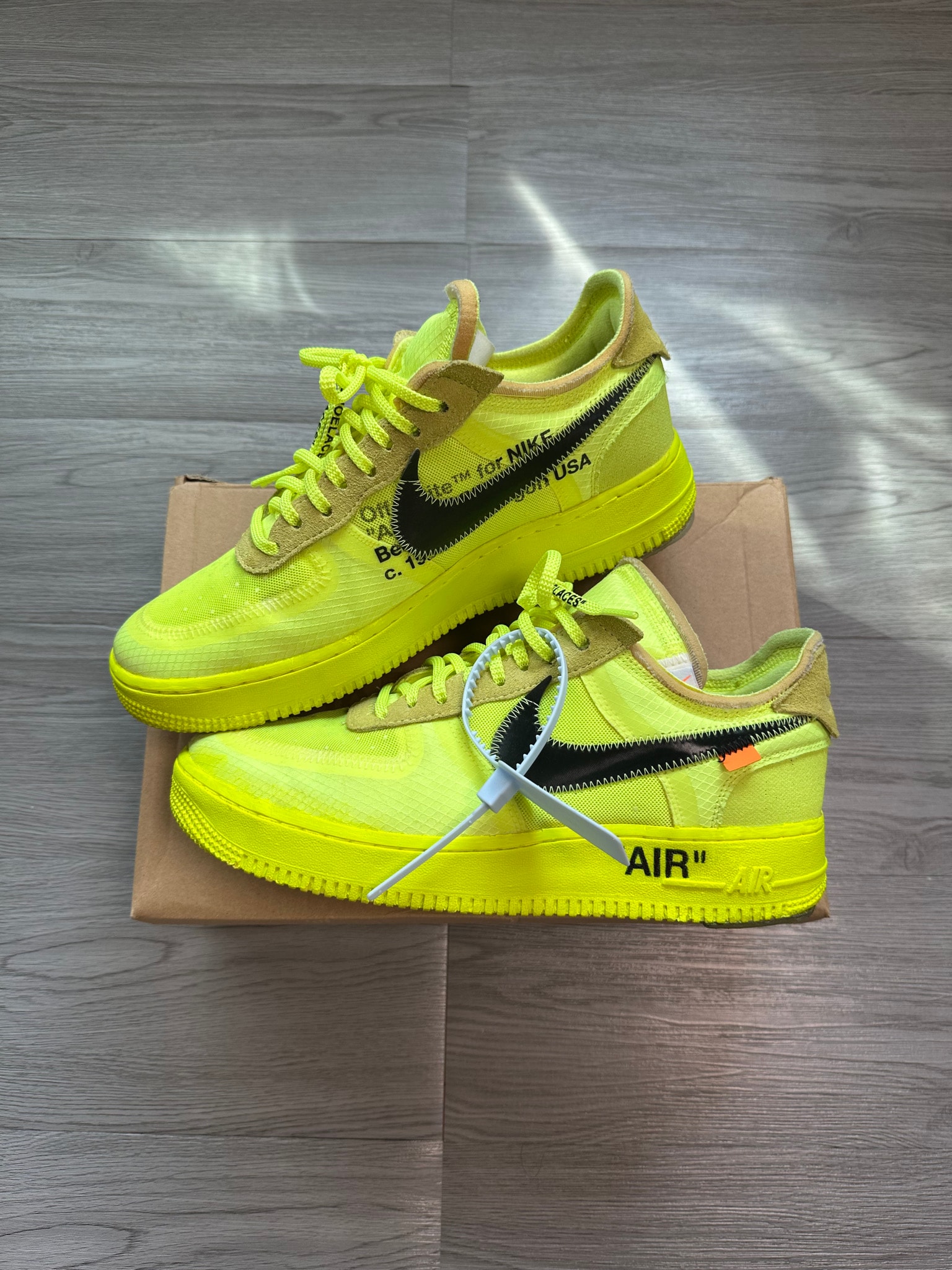 Off-White × Nike Air Force 1 Low "Volt"
