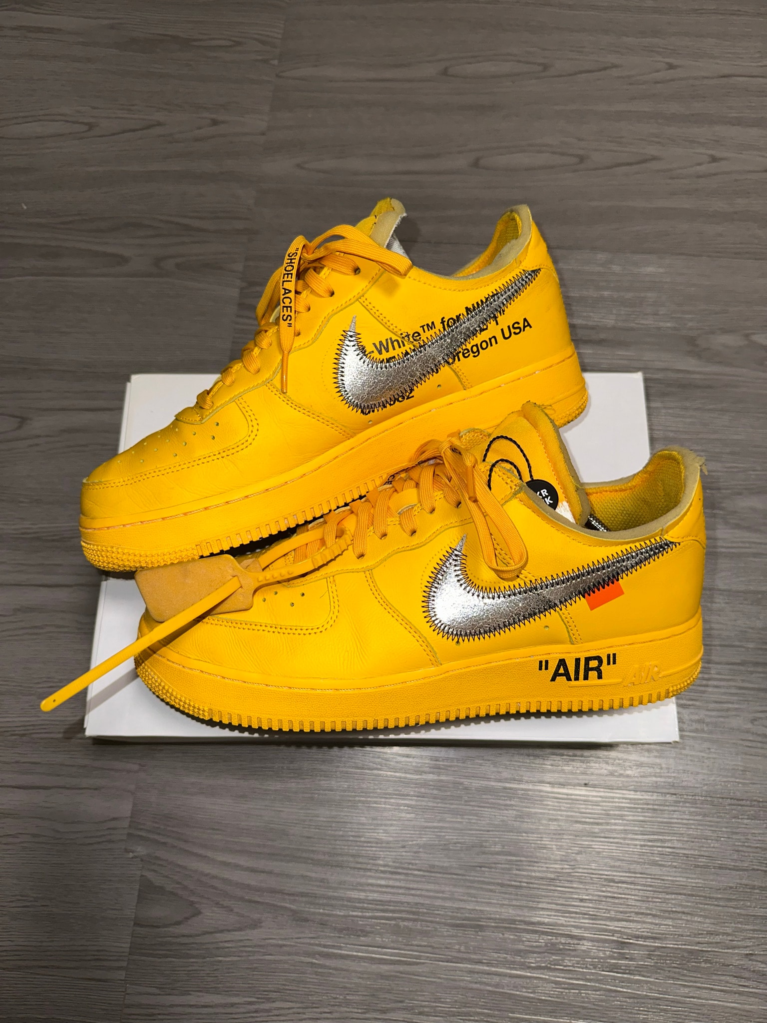 Off-White × Nike Air Force 1 Low "University Gold"