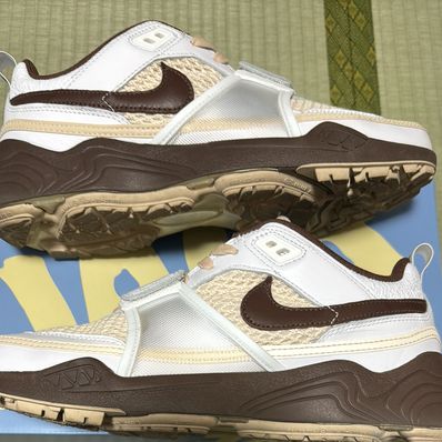 Travis Scott × Nike Zoom Field Jaxx "White and Light Chocolate"