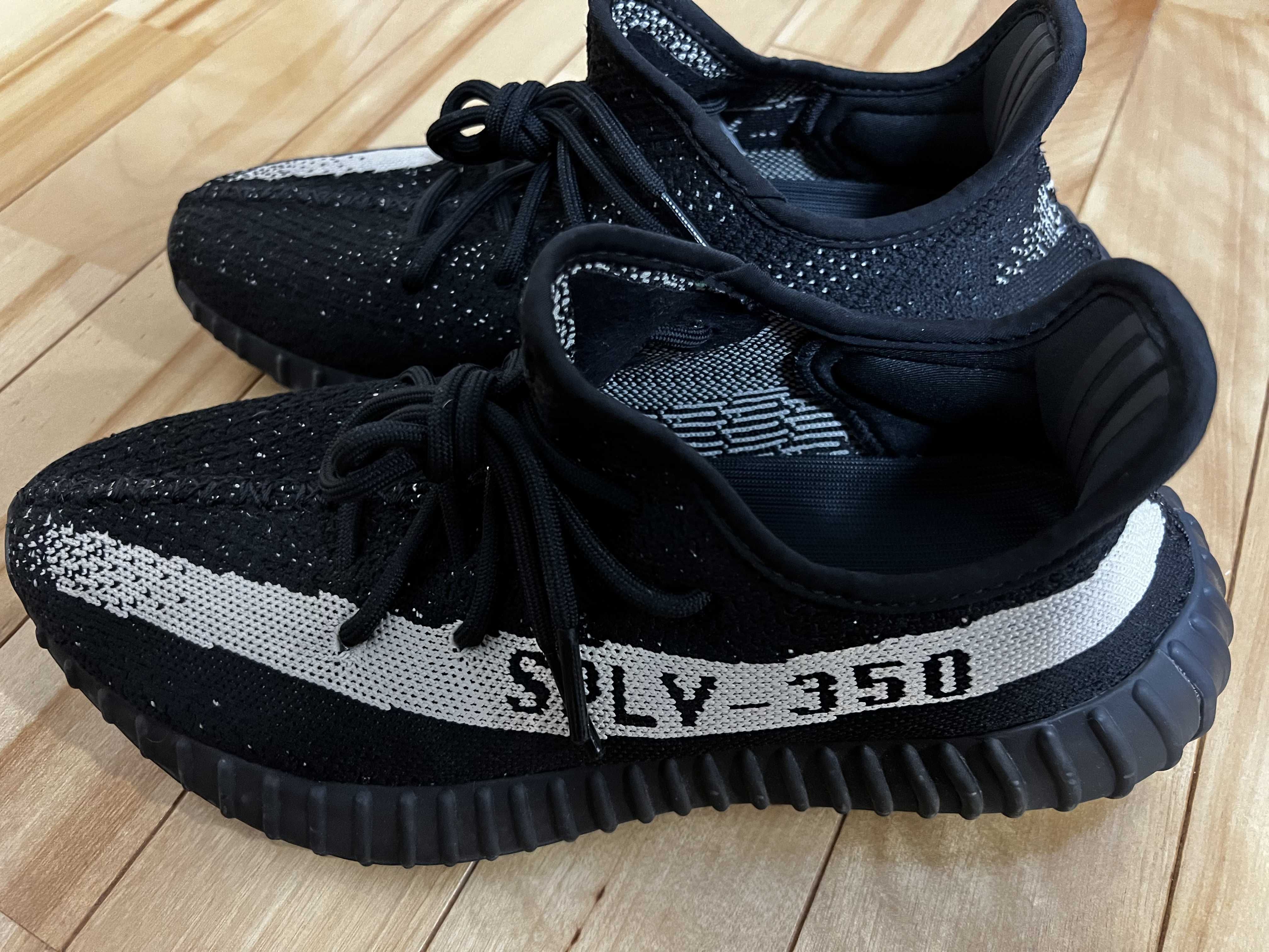 adidas YEEZY Boost 350 V2 "Oreo"
