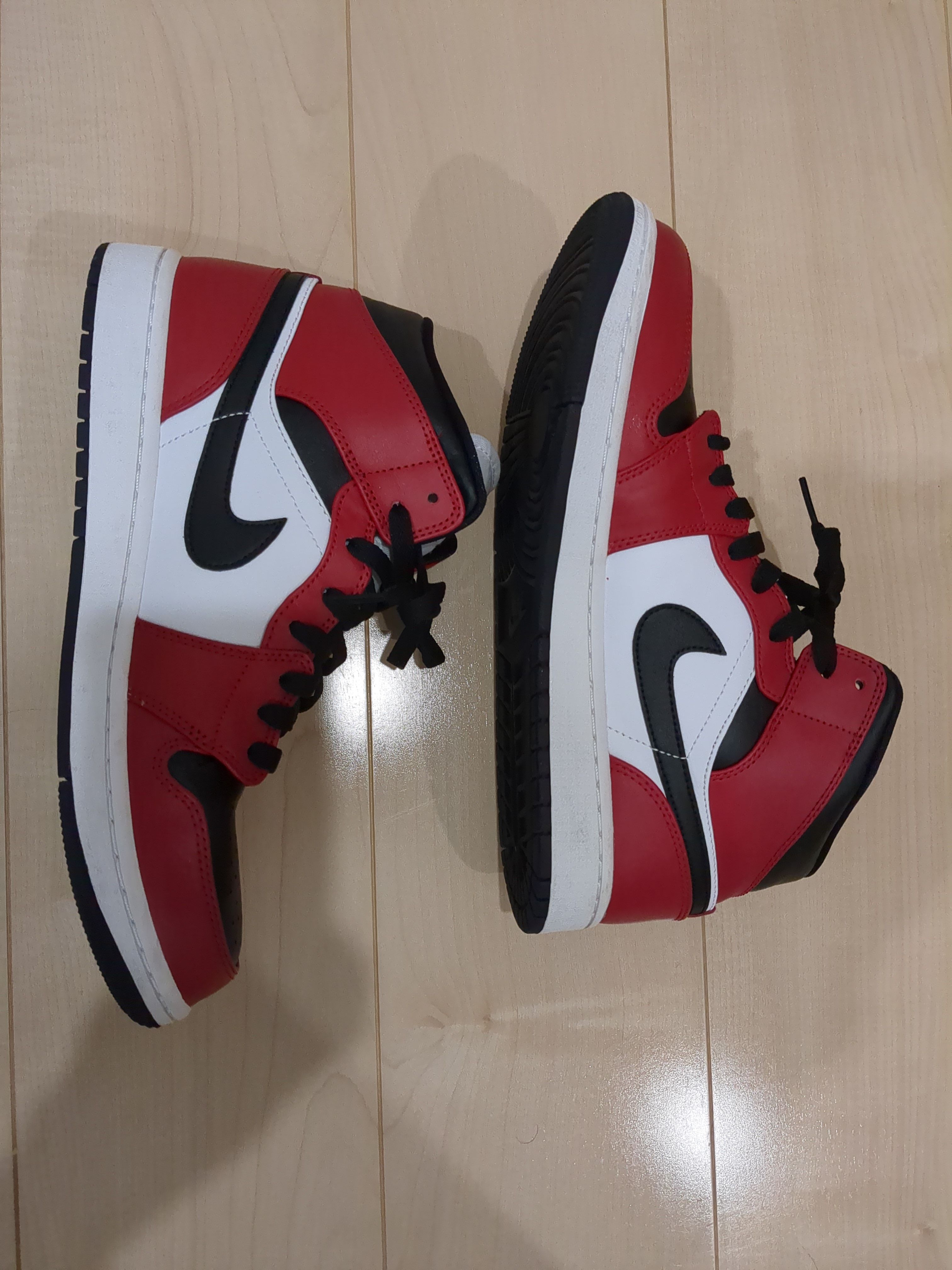 Nike Air Jordan 1 Mid "Chicago Black Toe"