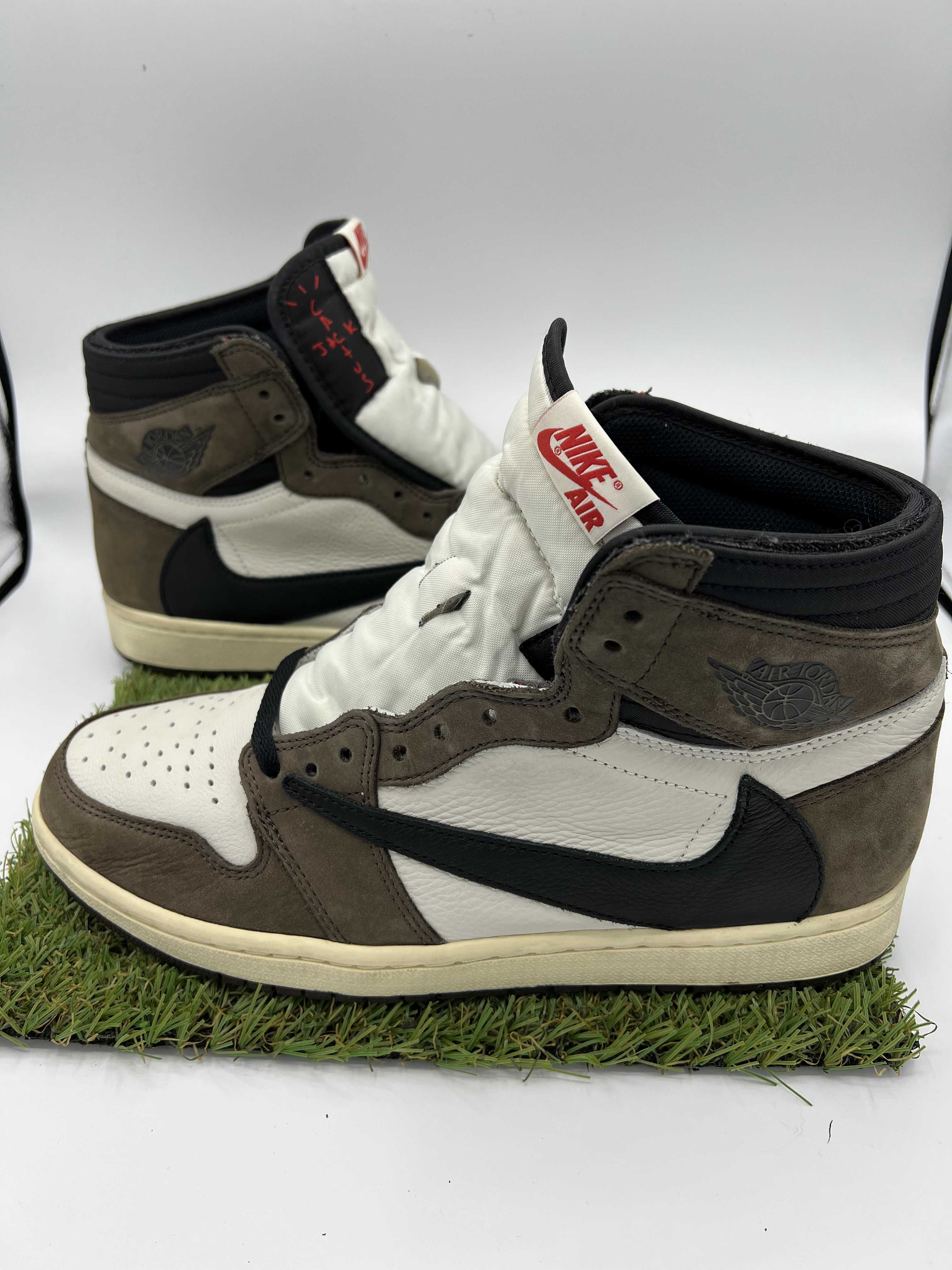 Travis Scott × Nike Air Jordan 1 Retro High OG TS SP "Sail/Dark Mocha"