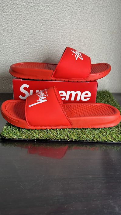 STUSSY × NIKE BENASSI SLIDE "RED"