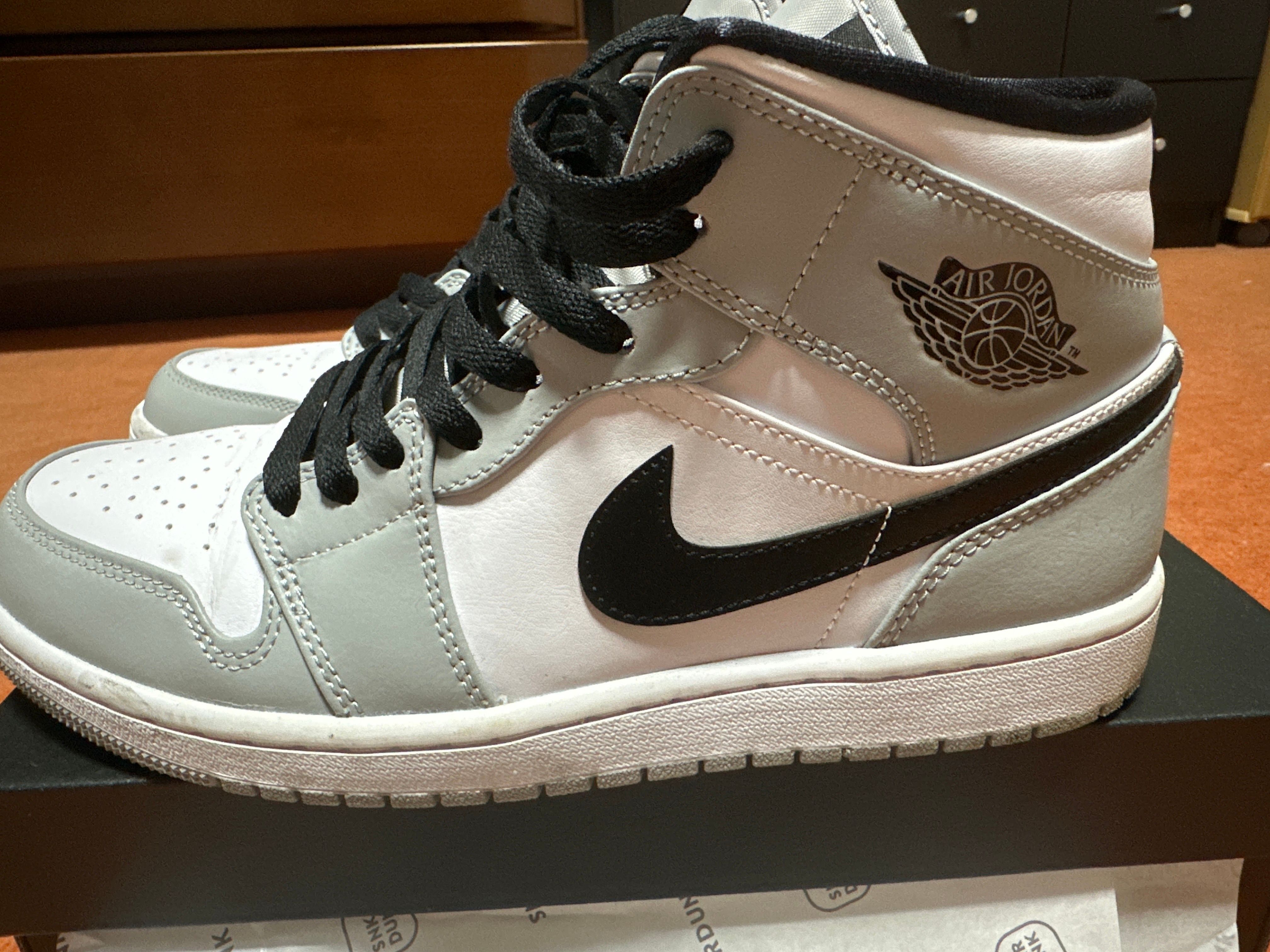 Nike Air Jordan 1 Mid "Light Smoke Grey/White/Black"