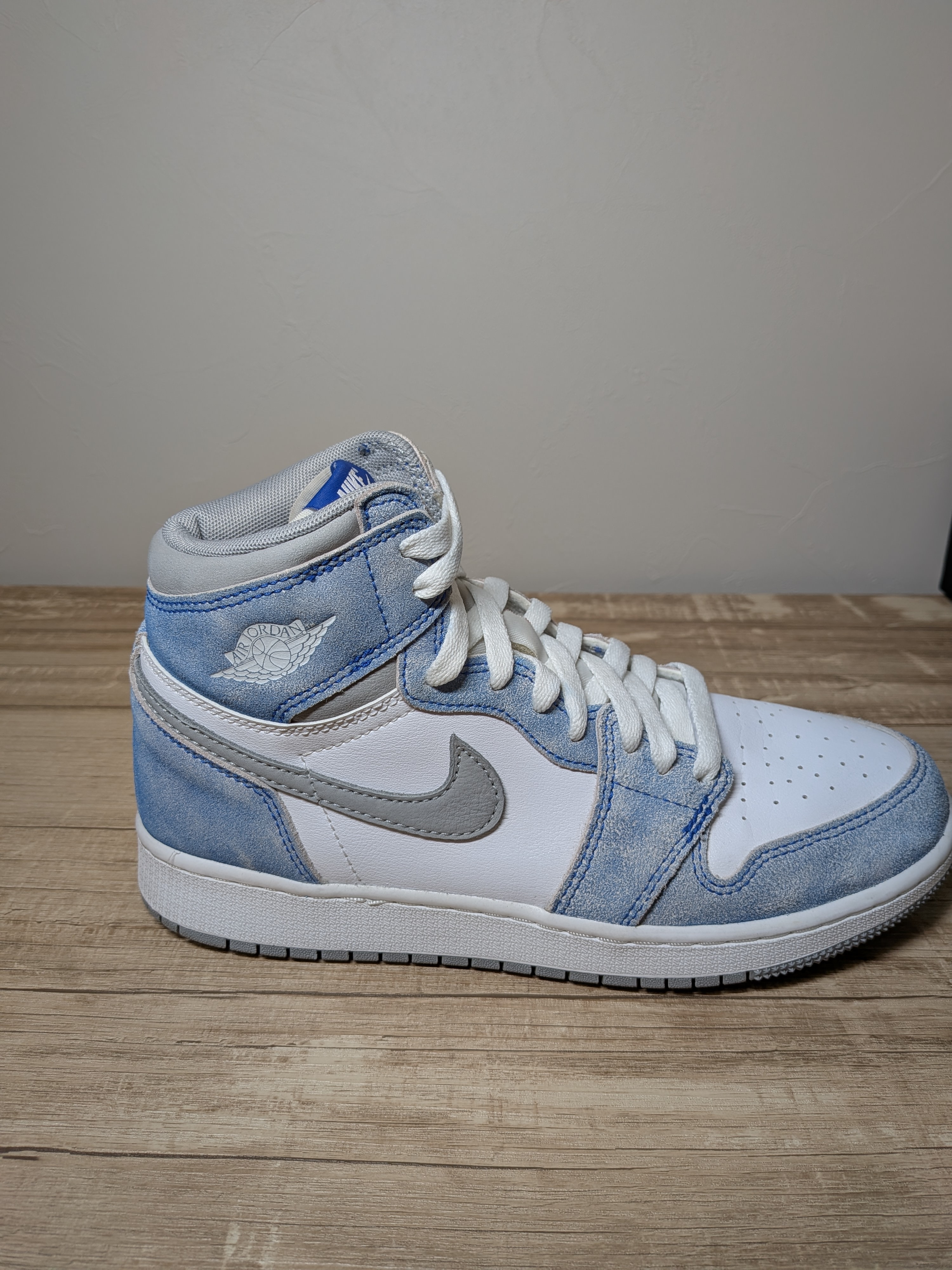 Nike GS Air Jordan 1 High OG "Hyper Royal"