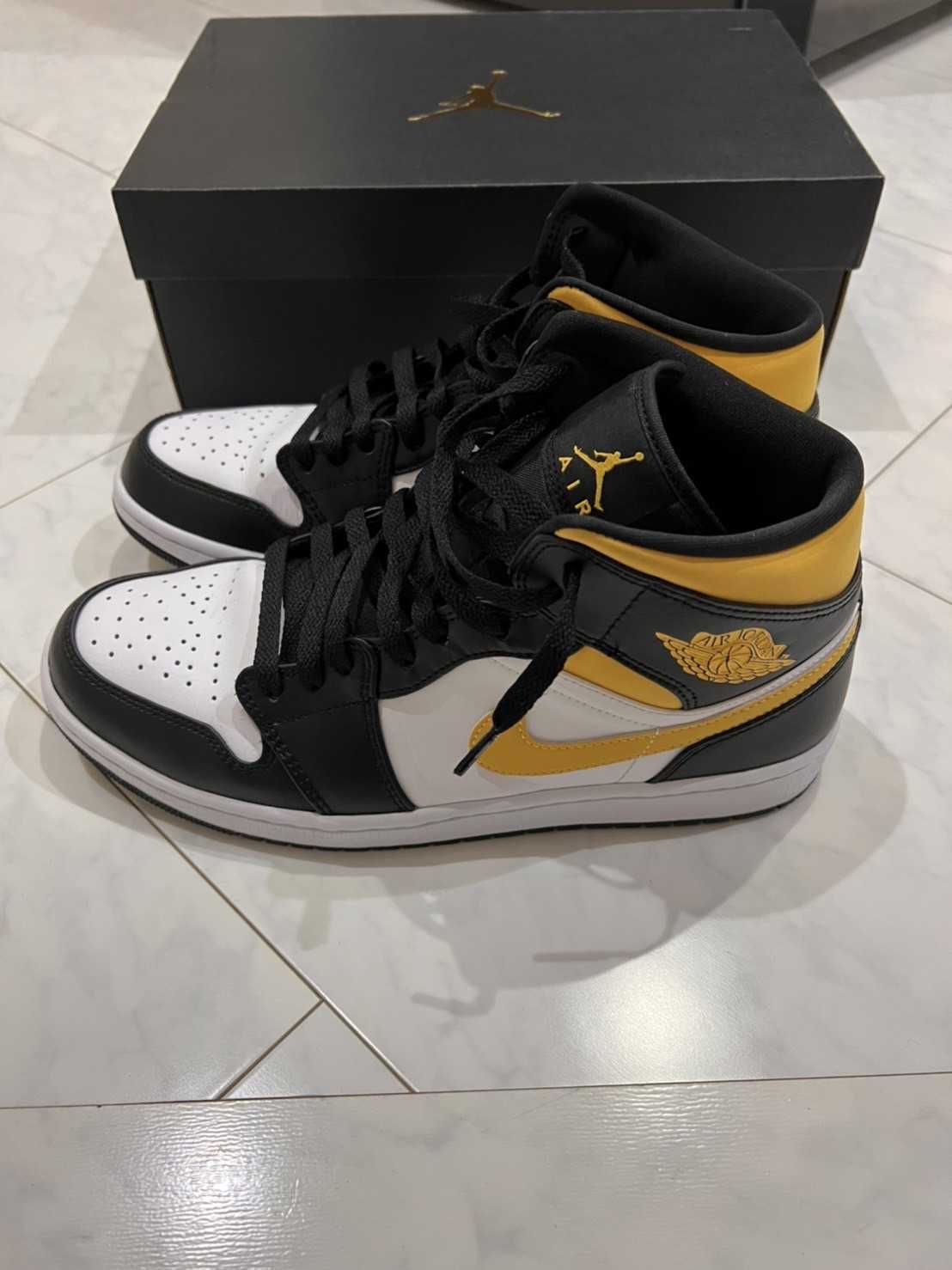 Nike Air Jordan 1 Mid "White/Pollen-Black"