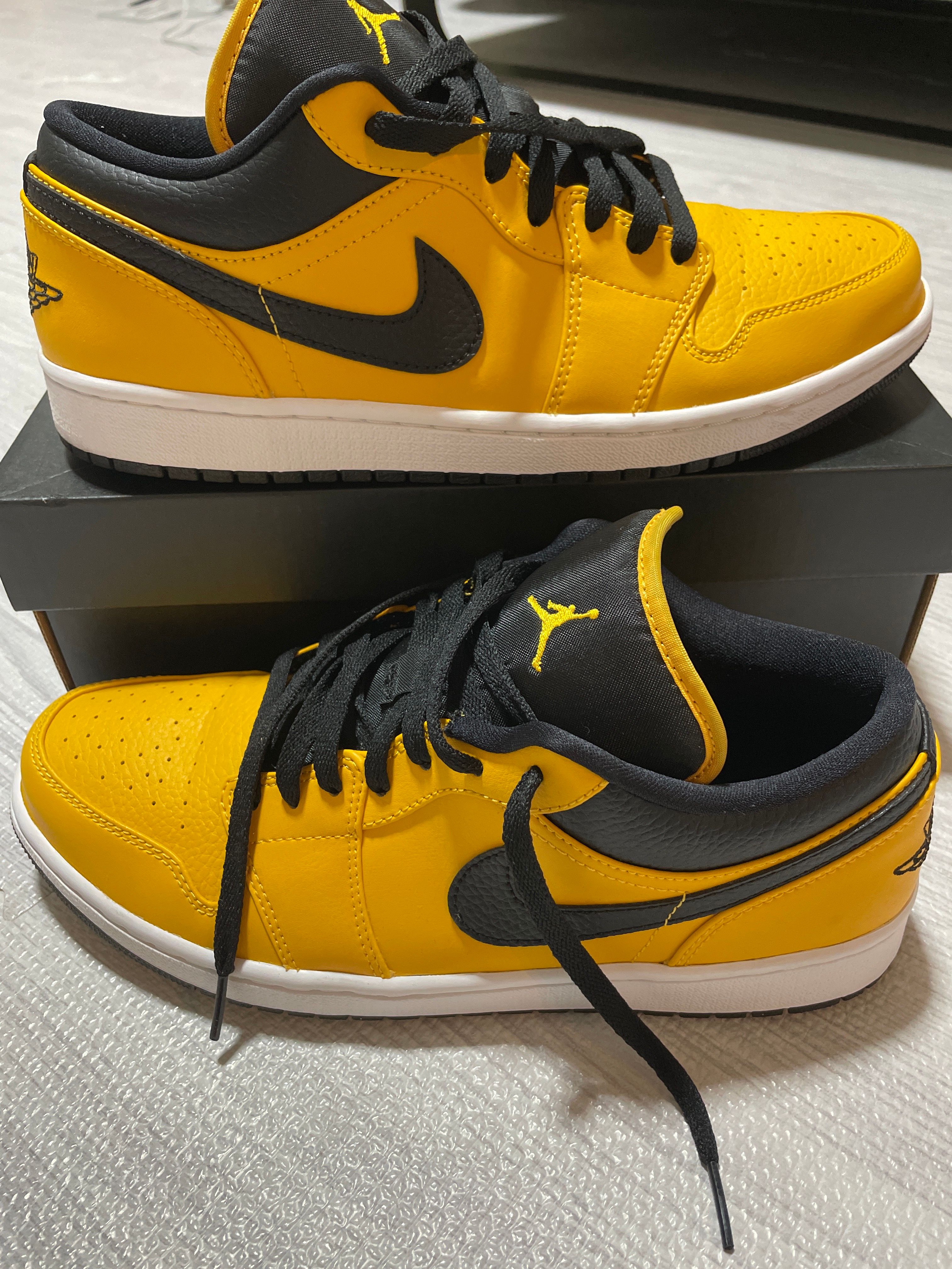 NIKE AIR JORDAN 1 LOW "UNIVERSITY GOLD"