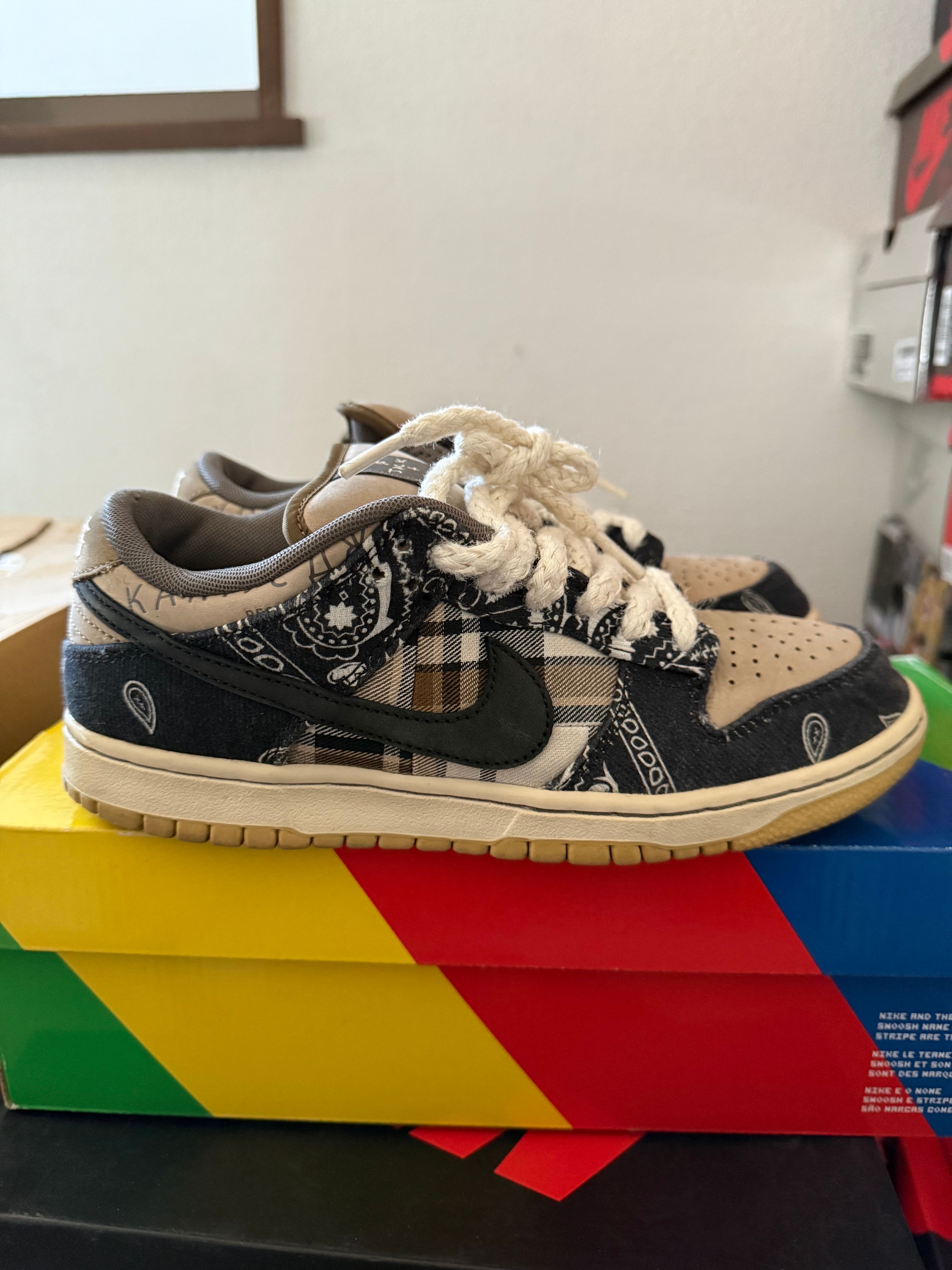 Travis Scott × Nike SB Dunk Low "Black/Parachute Beige"