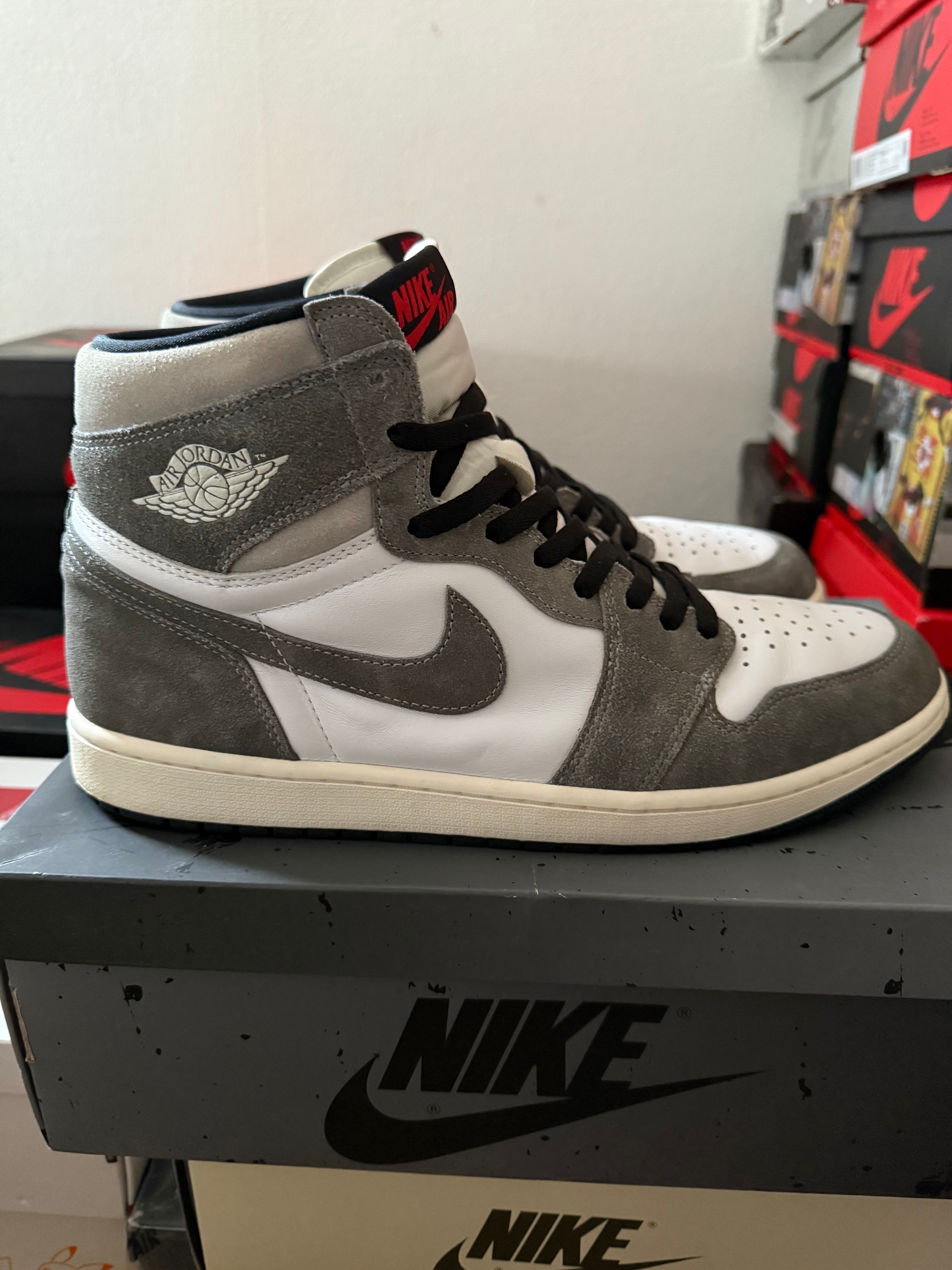 Nike Air Jordan 1 Retro High OG "Black and Smoke Grey"