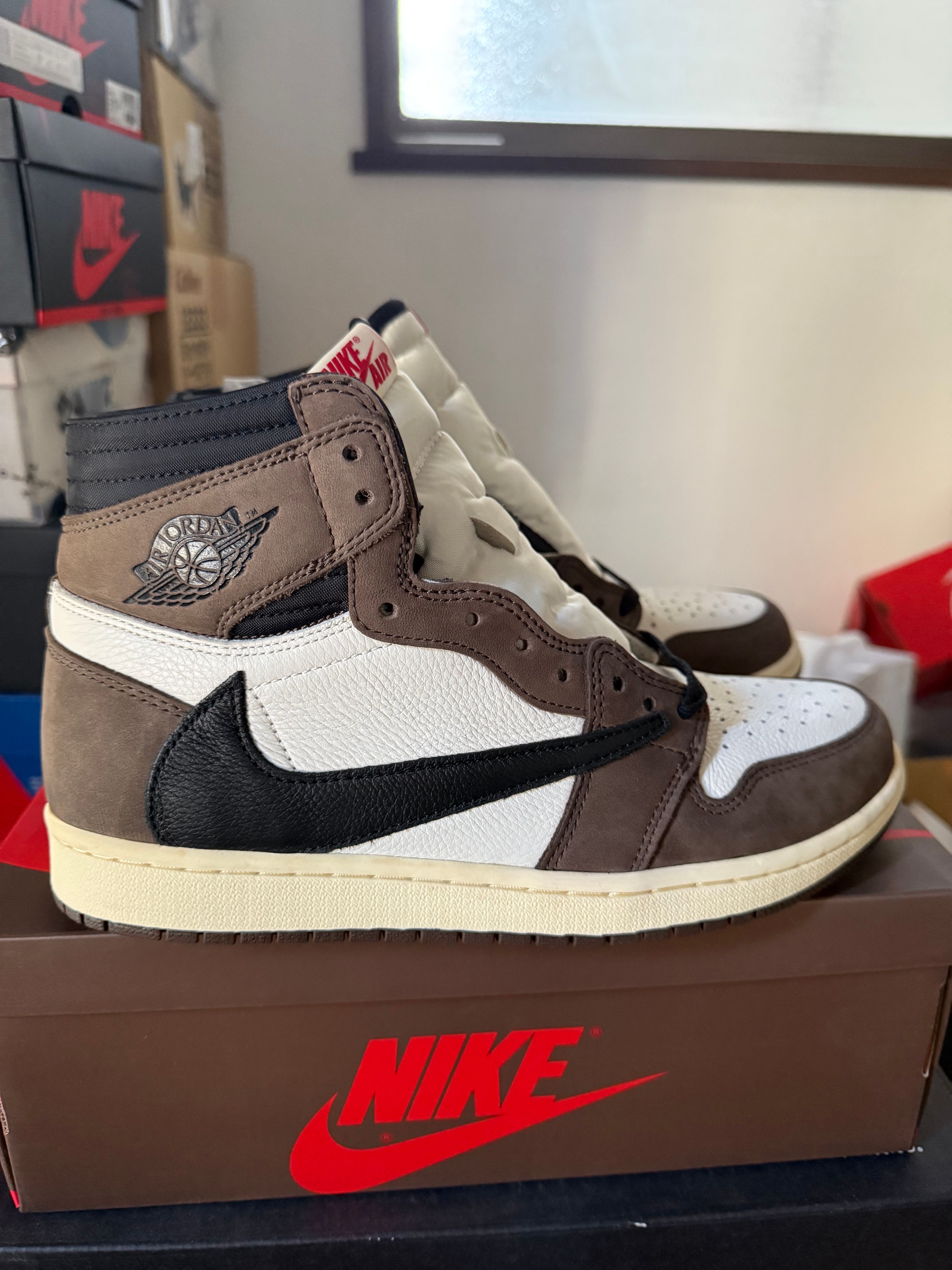 Travis Scott × Nike Air Jordan 1 Retro High OG TS SP "Sail/Dark Mocha"
