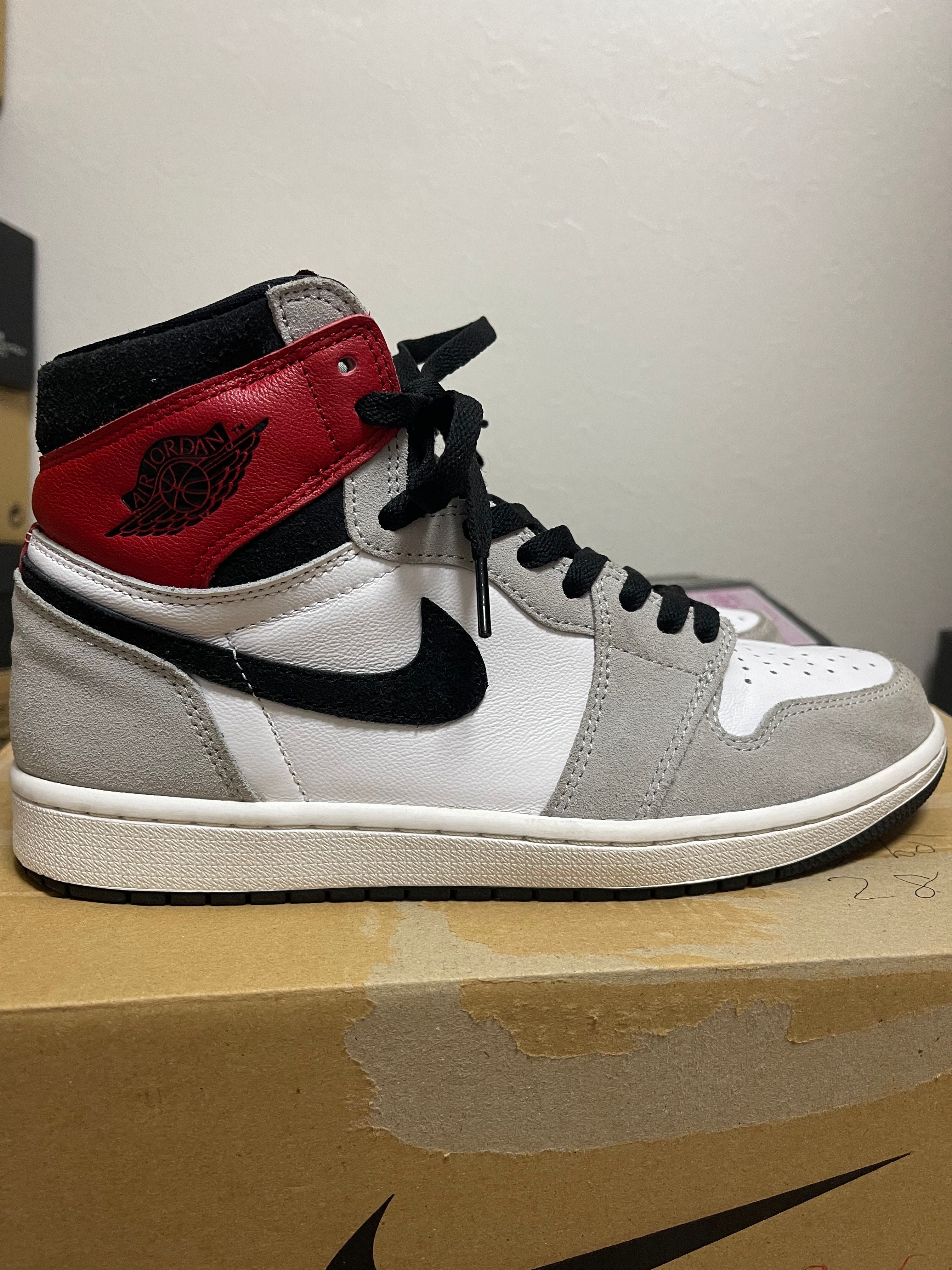 Nike Air Jordan 1 High OG "White/Black/Light Smoke Grey"