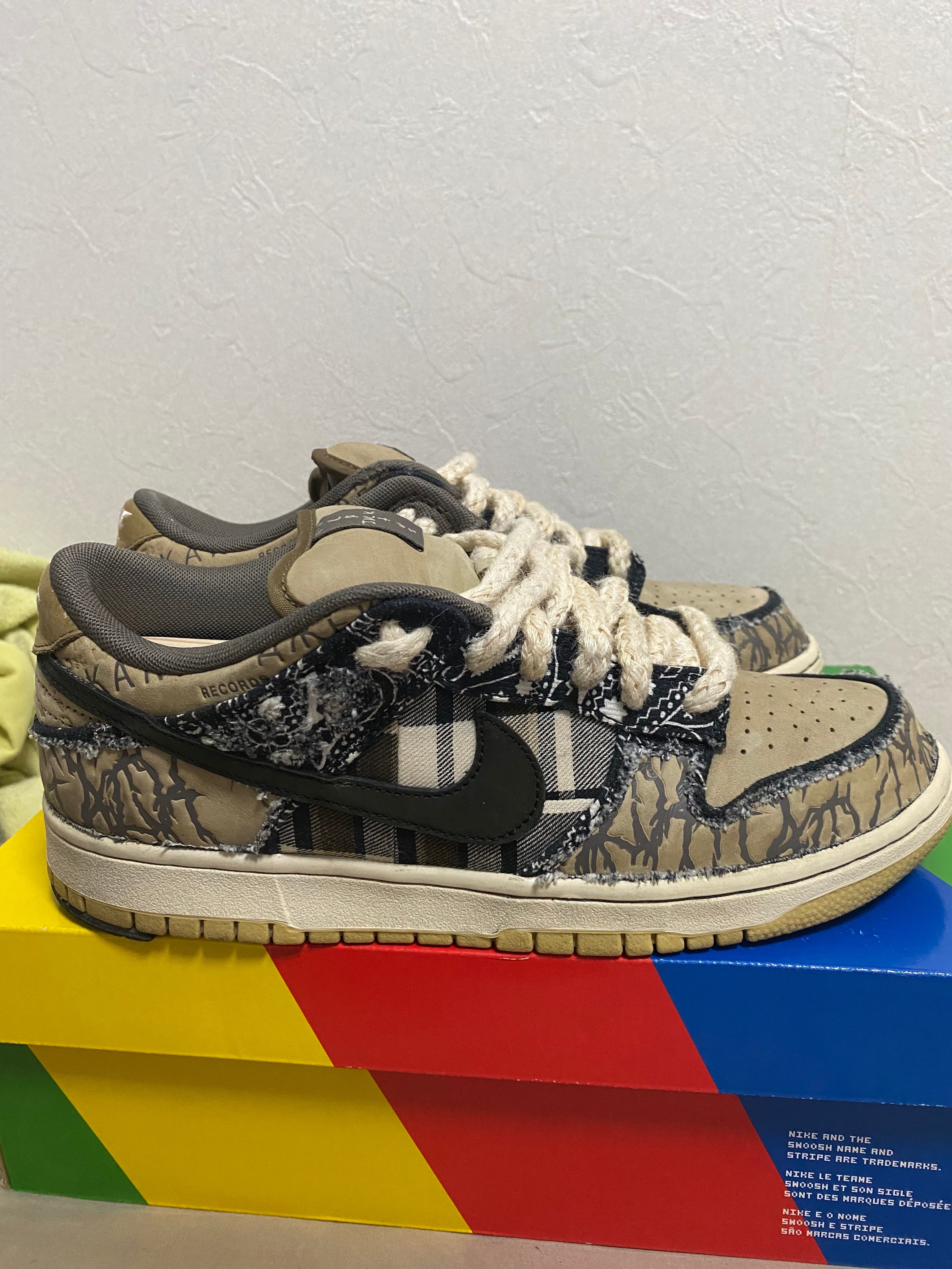 Travis Scott × Nike SB Dunk Low "Black/Parachute Beige"