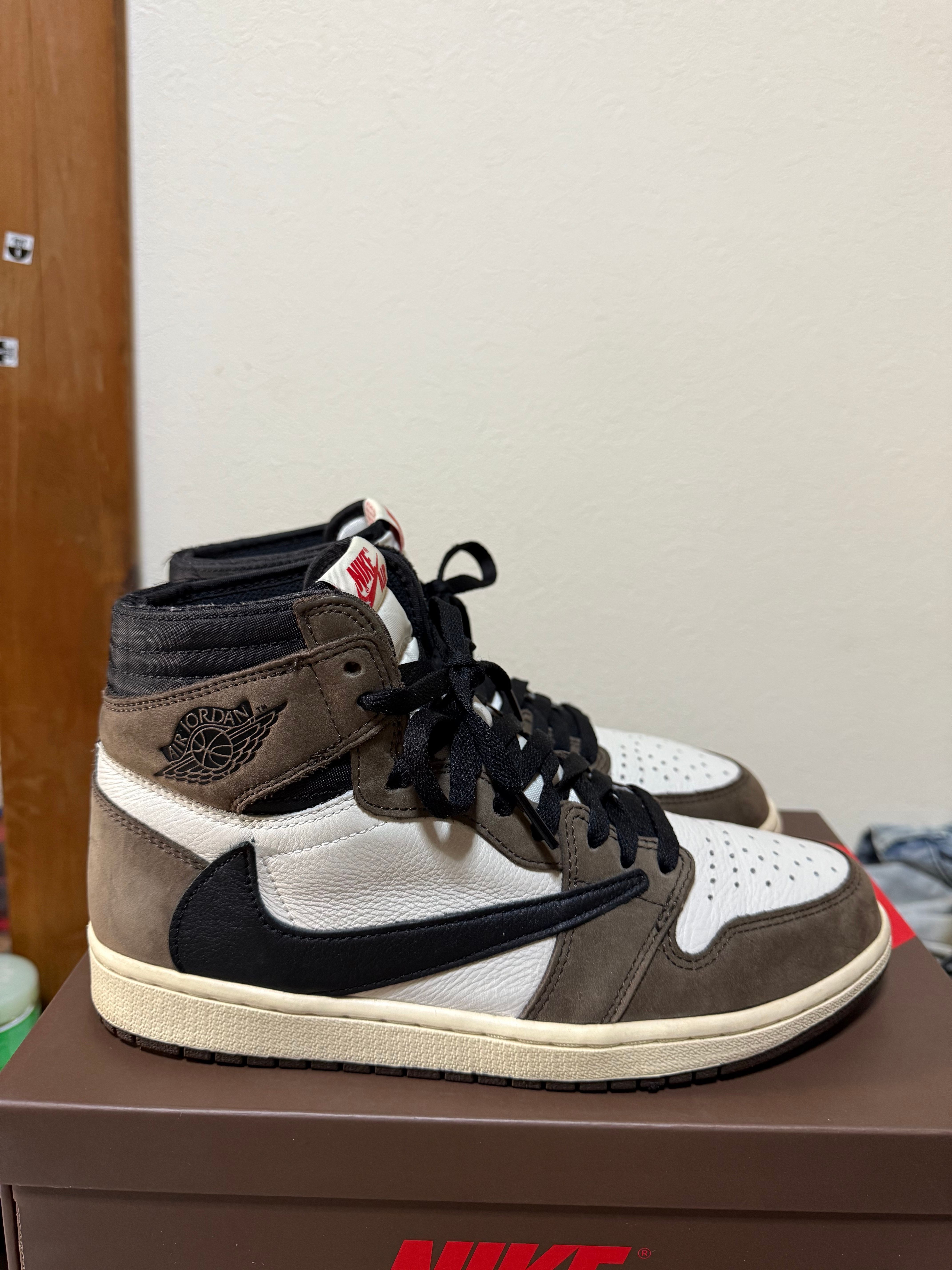 Travis Scott × Nike Air Jordan 1 Retro High OG TS SP "Sail/Dark Mocha"