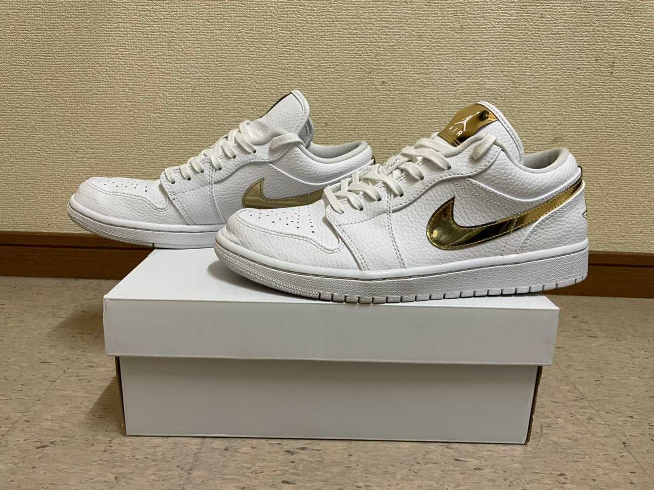 NIKE Women's AIR JORDAN 1 LOW SE "WHITE/GOLD"