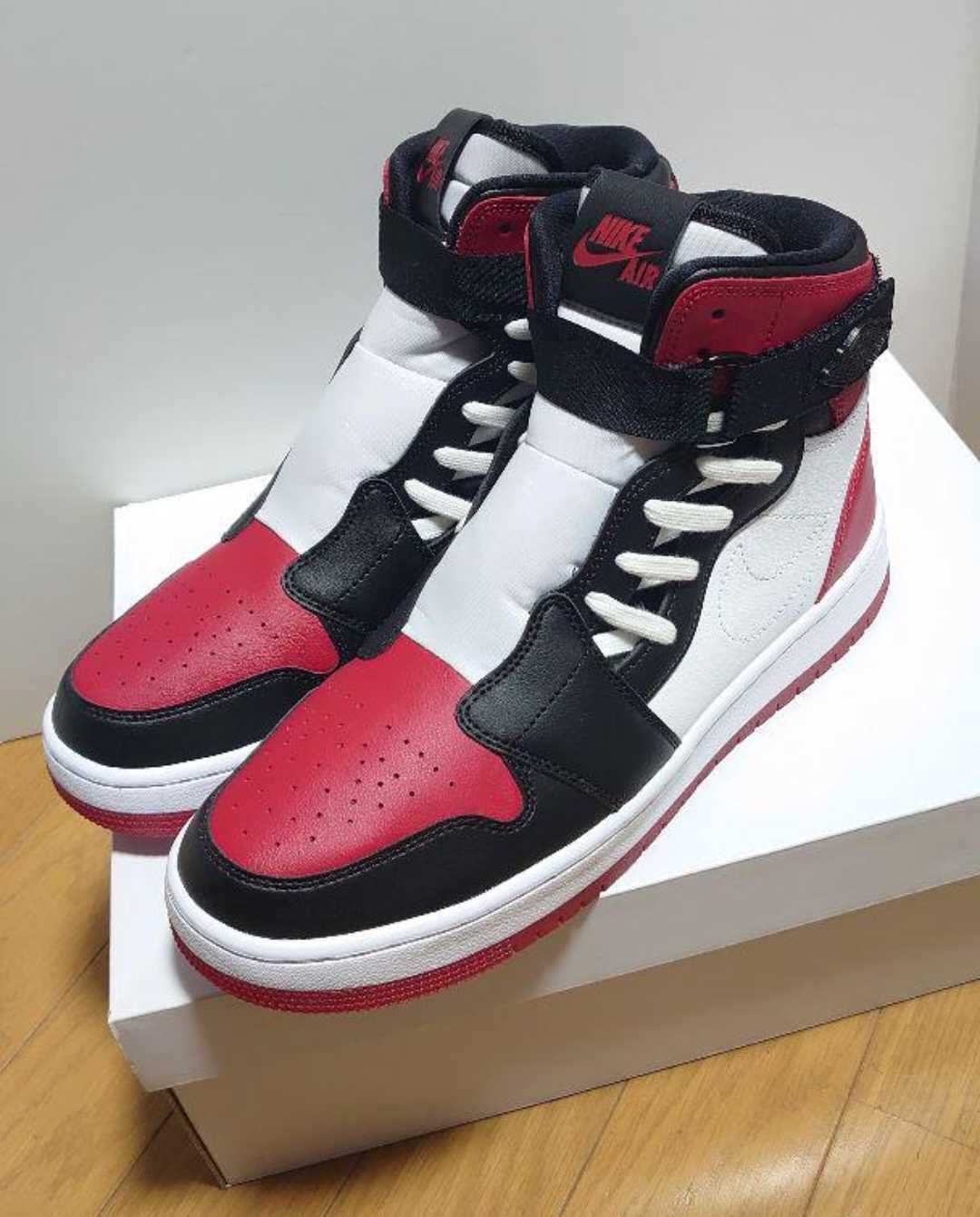 Nike Women's Air Jordan 1  High Nova "Bred Toe"