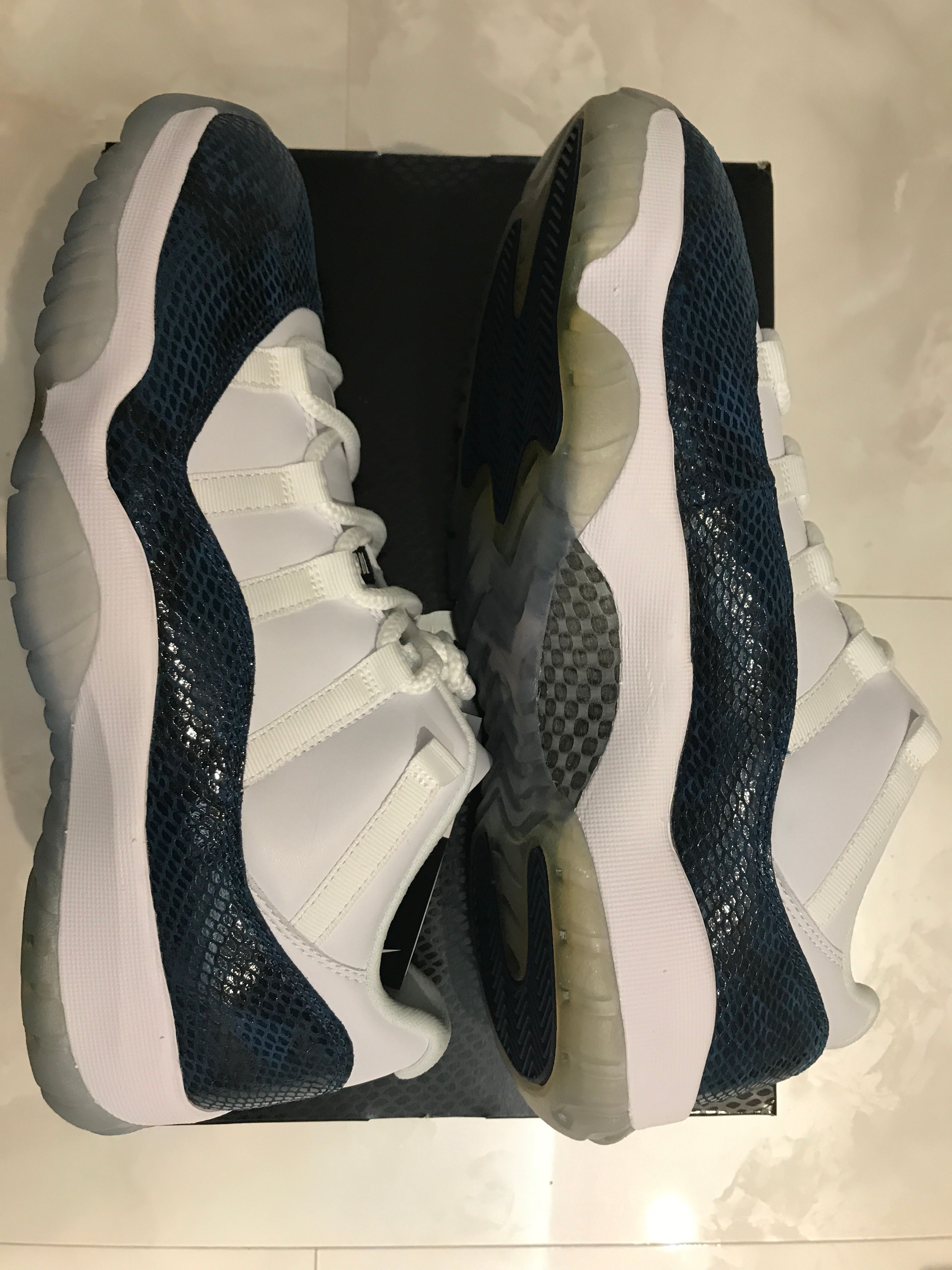 AIR JORDAN 11 LOW "SNAKESKIN"