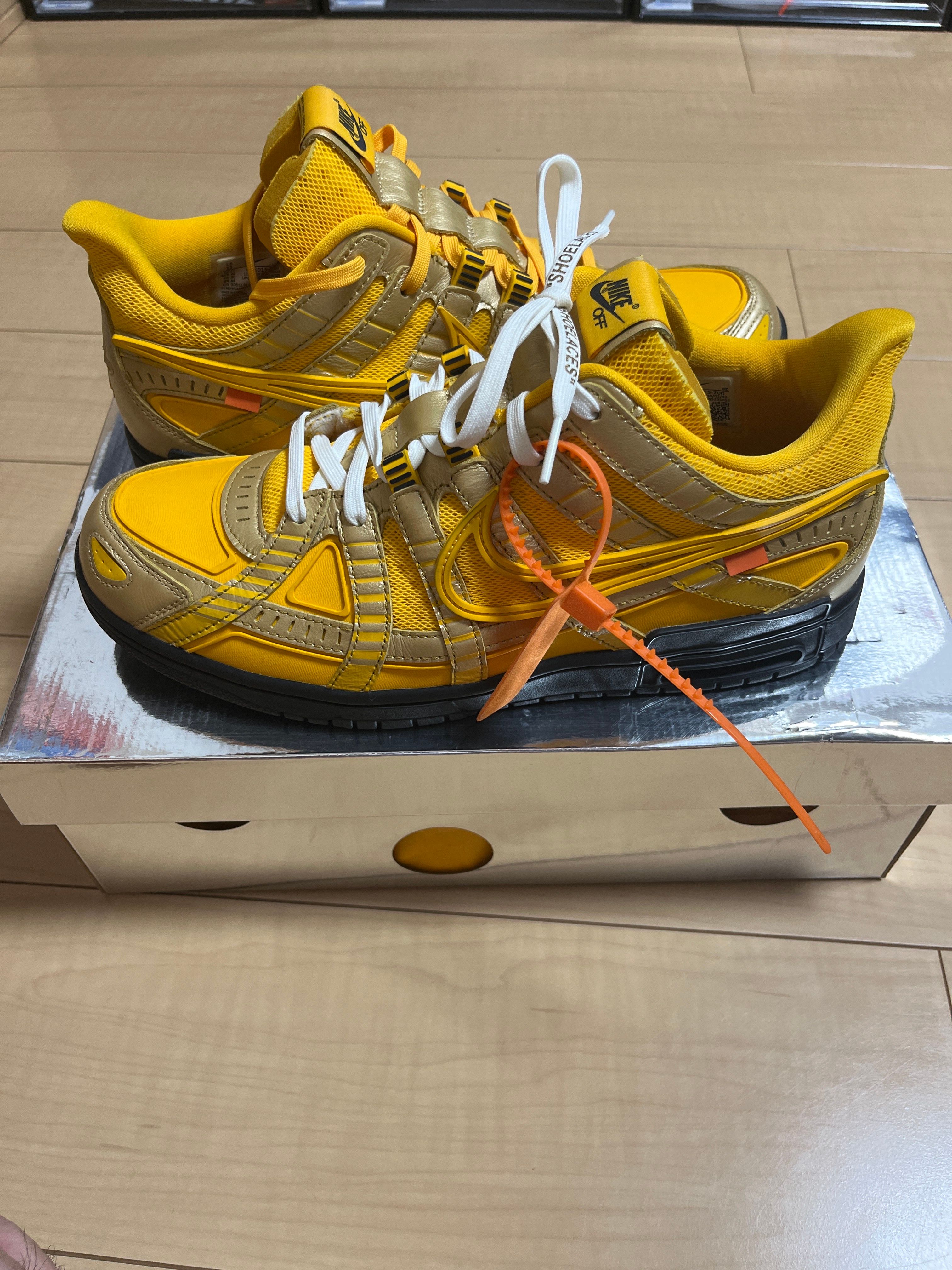 Off-White × Nike Air Rubber Dunk "University Gold"