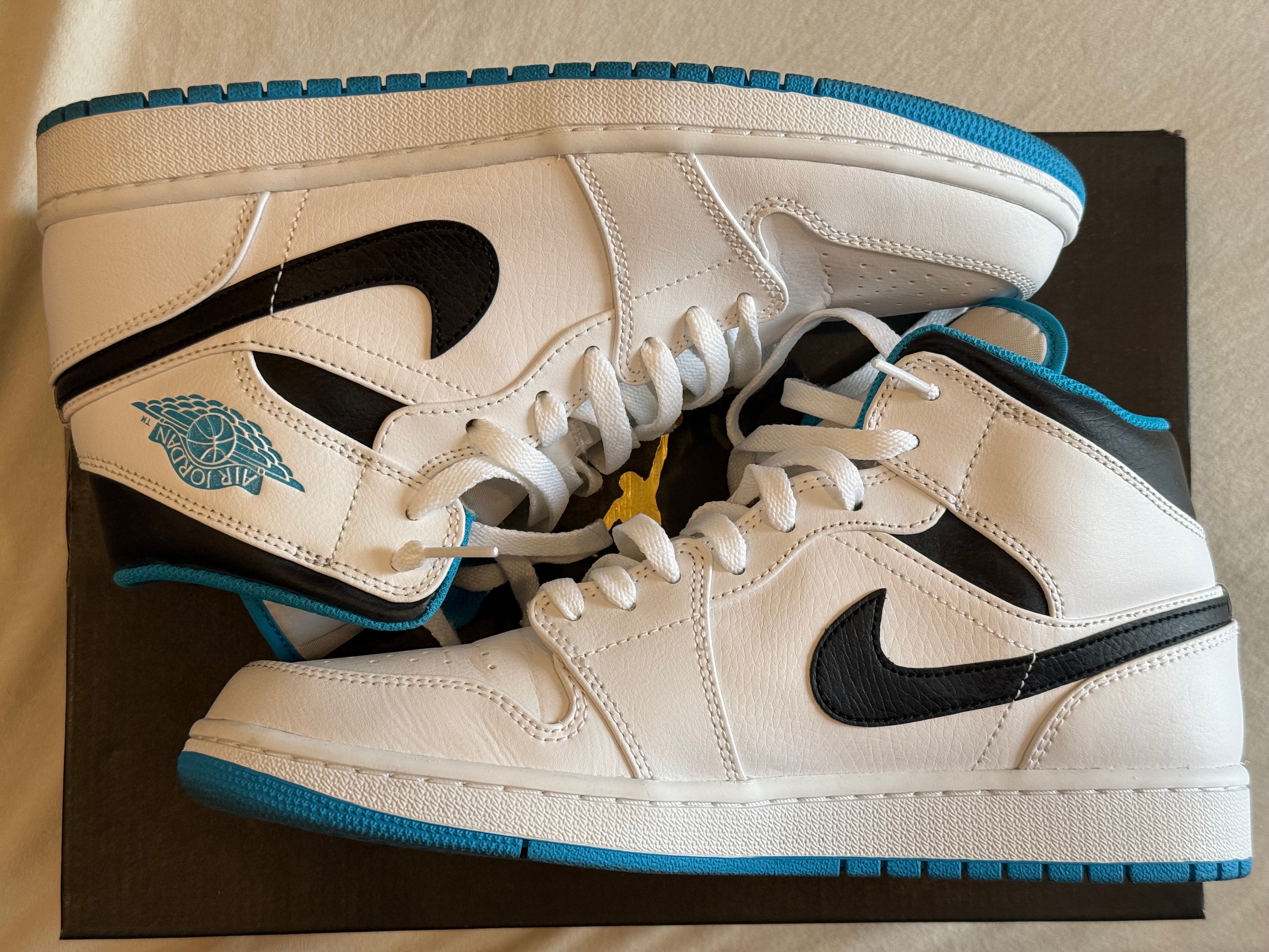 Nike Air Jordan 1 Mid "White/Laser blue"