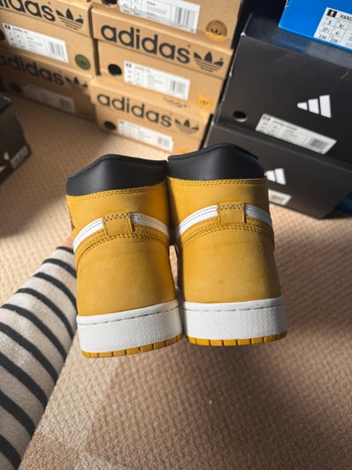 Nike Air Jordan 1 Retro High OG "Black Toe/Yellow Ochre"