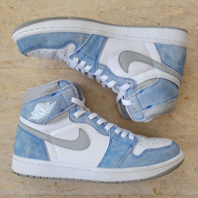 Nike Air Jordan 1 High OG "Hyper Royal"