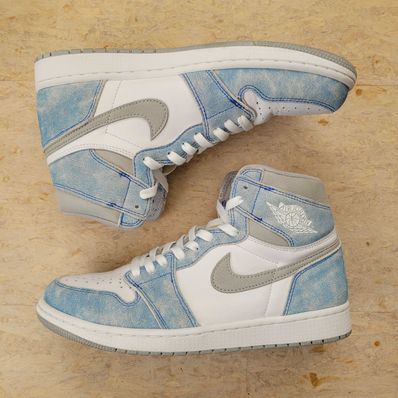 Nike Air Jordan 1 High OG "Hyper Royal"