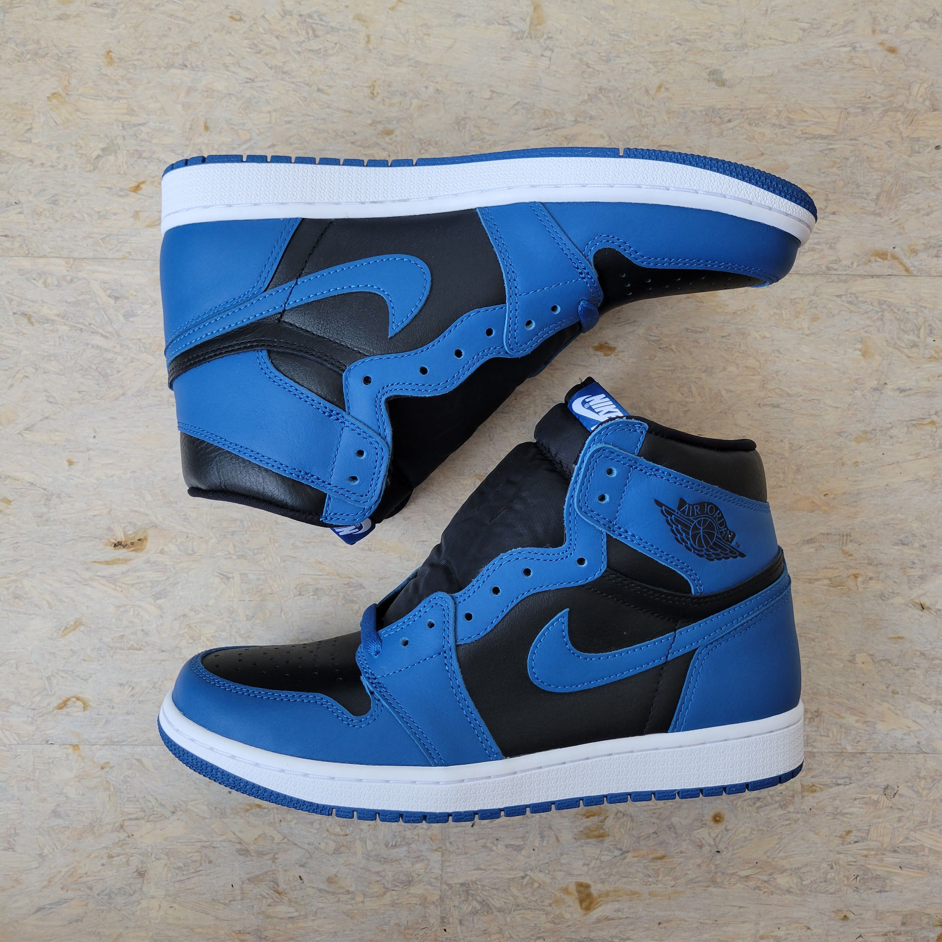 Nike Air Jordan 1 Retro High OG "Dark Marina Blue"