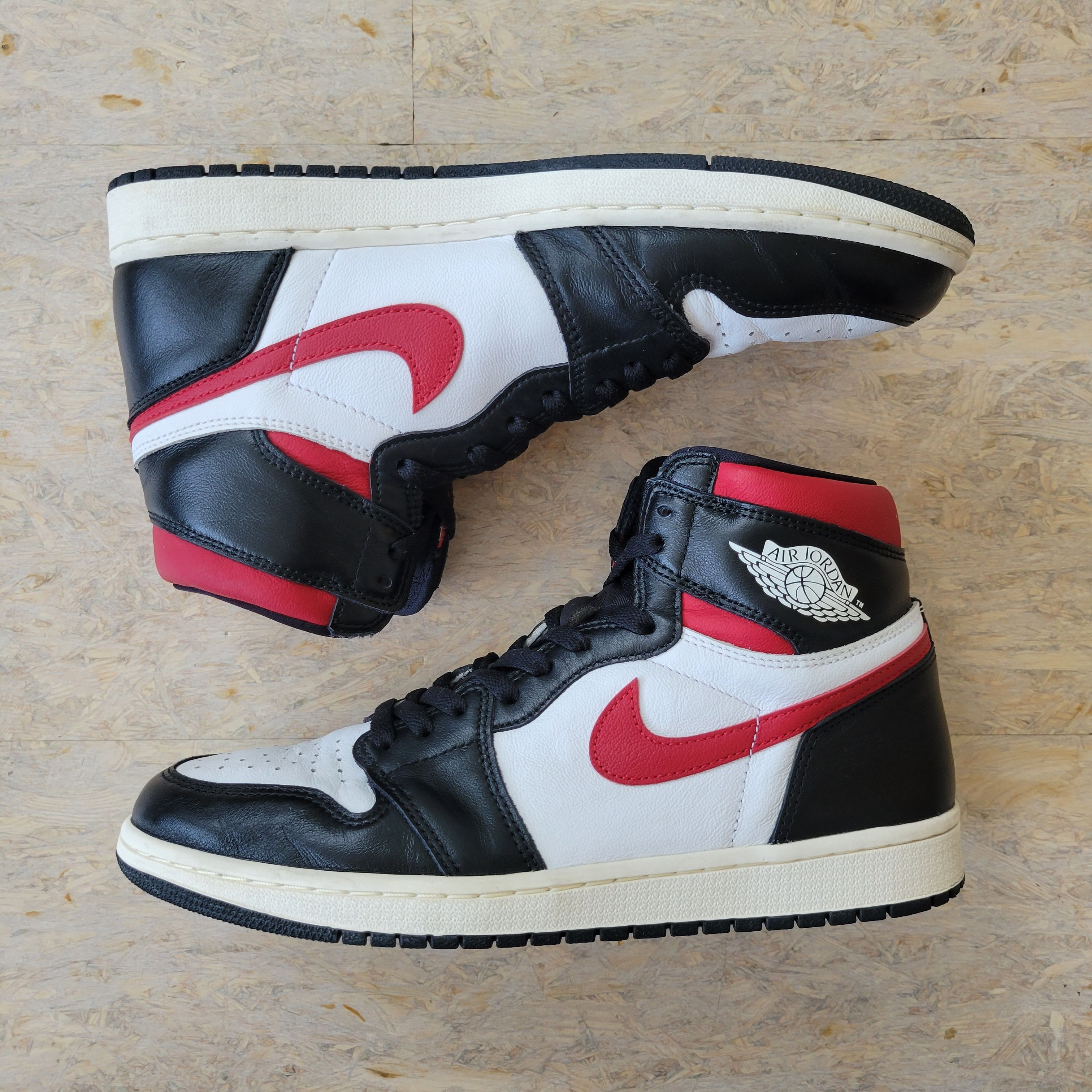 Nike Air Jordan 1 Retro High "Black/White/Sail/Gym Red"