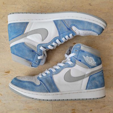 Nike Air Jordan 1 High OG "Hyper Royal"