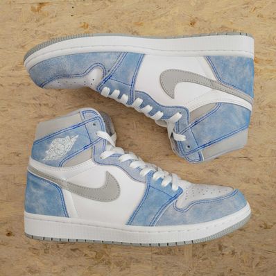 Nike Air Jordan 1 High OG "Hyper Royal"