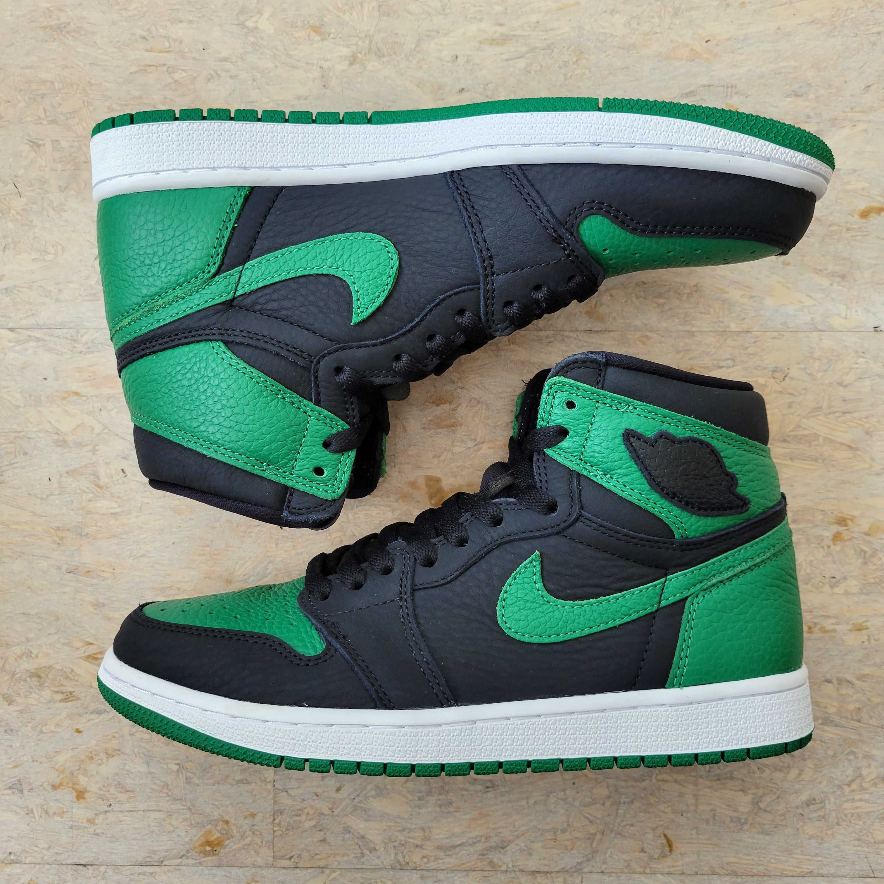 Nike Air Jordan 1 Retro High OG "Black/Pine Green" (2020)