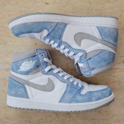 Nike Air Jordan 1 High OG "Hyper Royal"