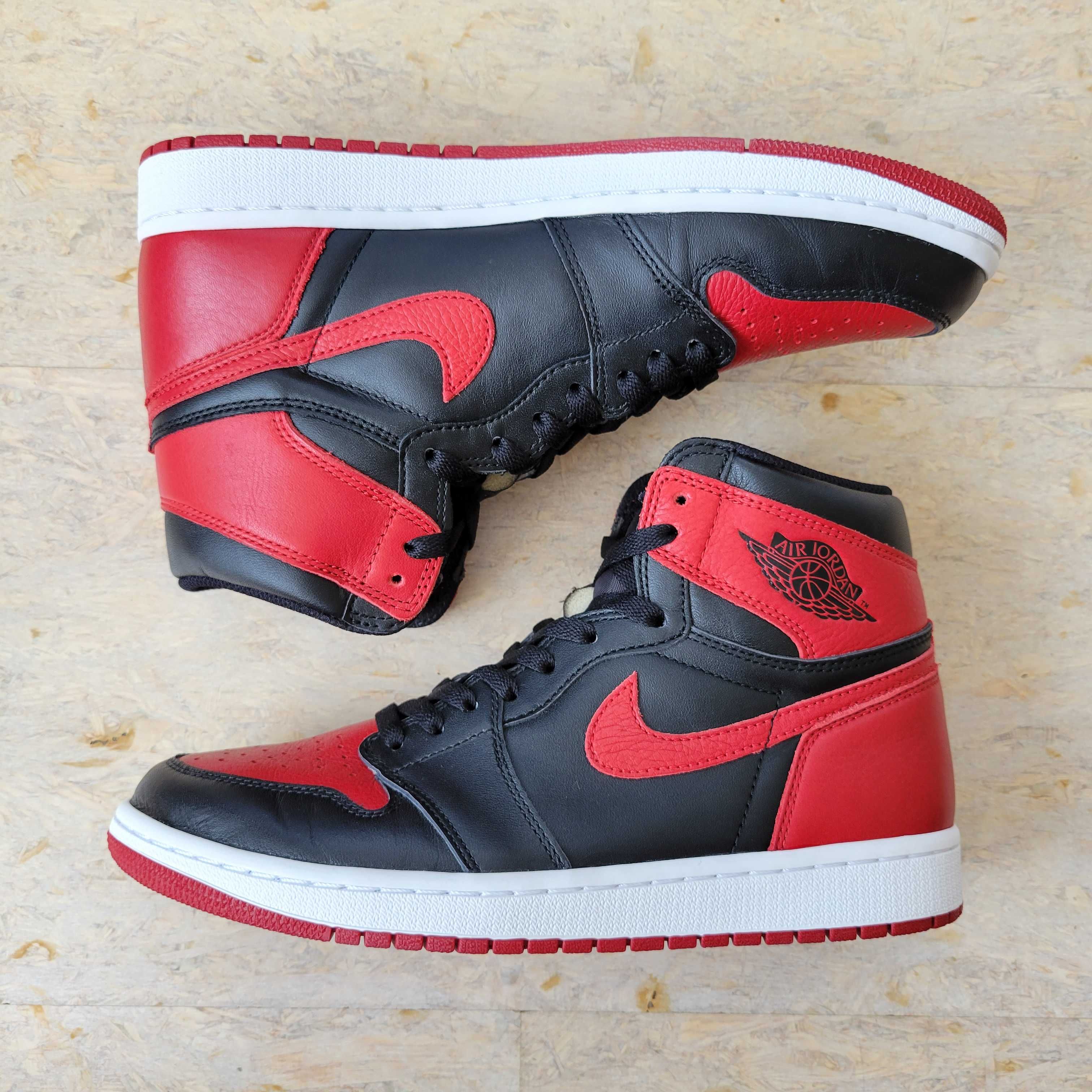 Nike Air Jordan 1 Retro High OG "Bred/Banned" (2016)