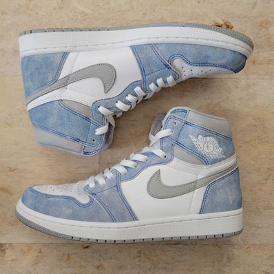 Nike Air Jordan 1 High OG "Hyper Royal"
