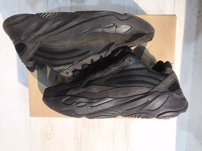 adidas YEEZY BOOST 700 V2 "Vanta"