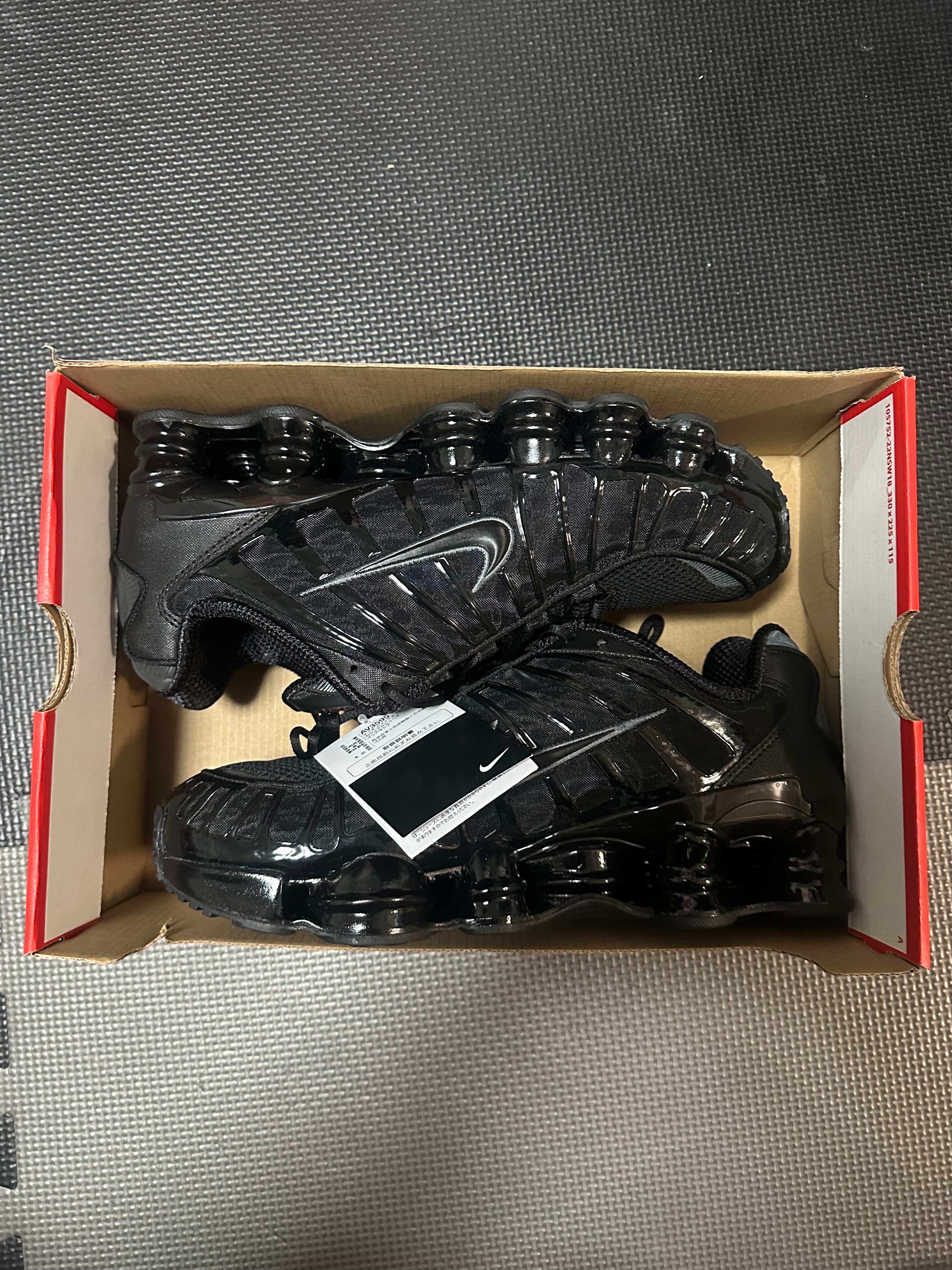 ナイキ ショックス TL "ブラック/メタリックヘマタイト/マックスオレンジ/ブラック"