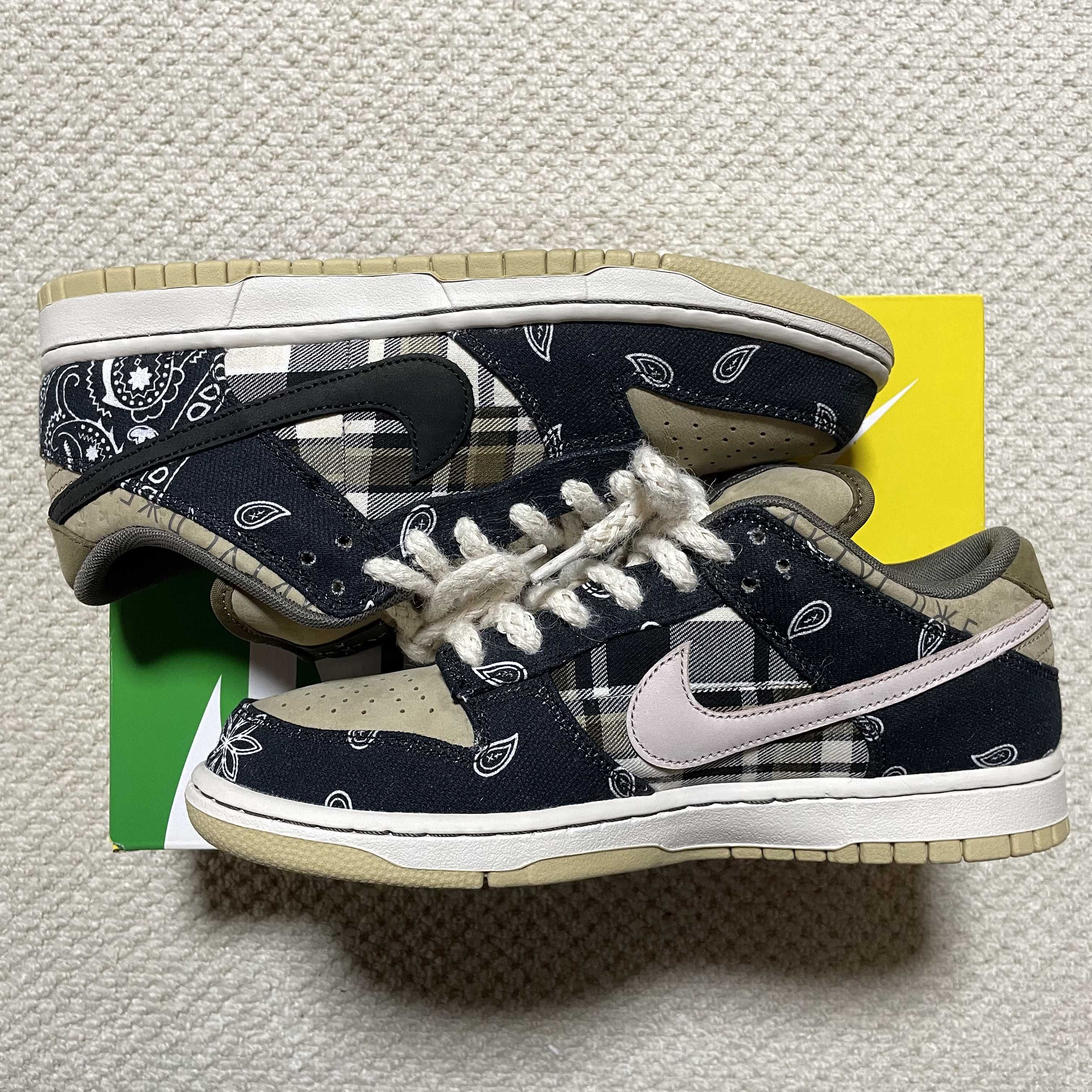 Travis Scott × Nike SB Dunk Low "Black/Parachute Beige"