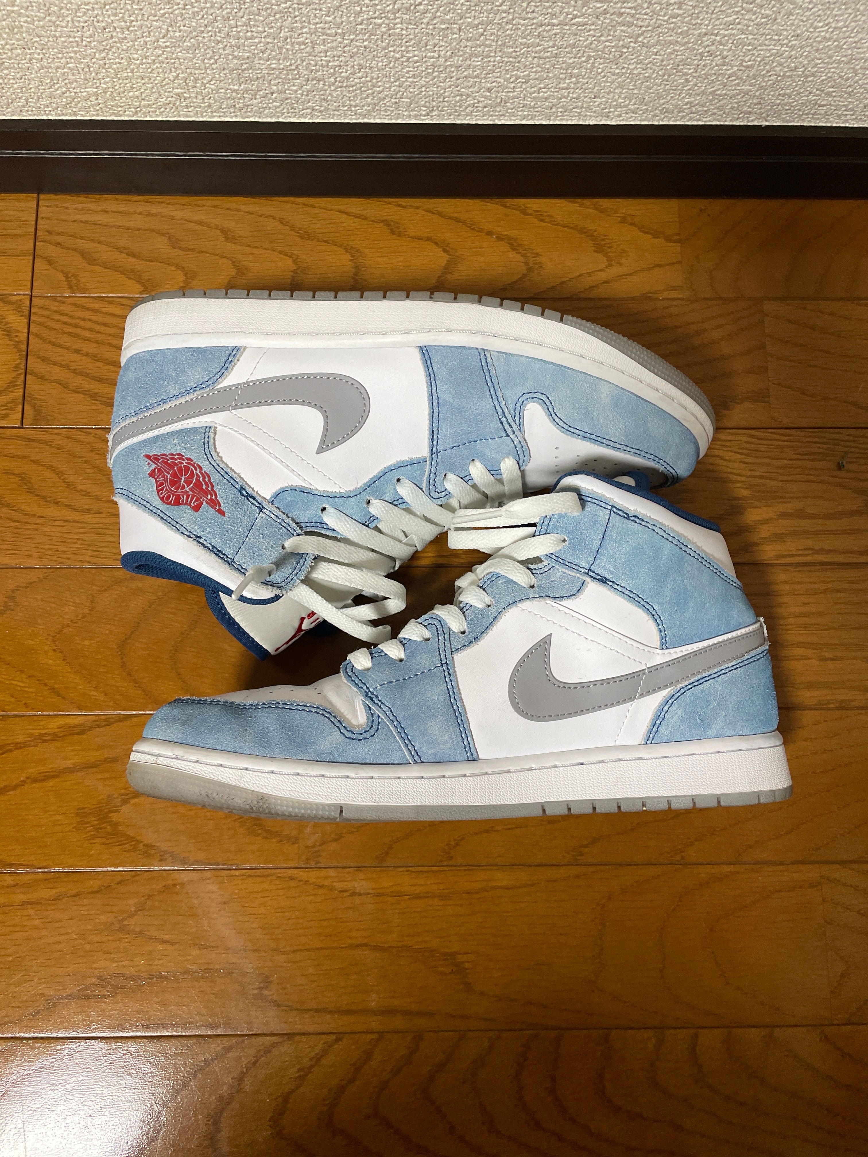 Nike Air Jordan 1 Mid SE "White/Hyper Royal/Red"