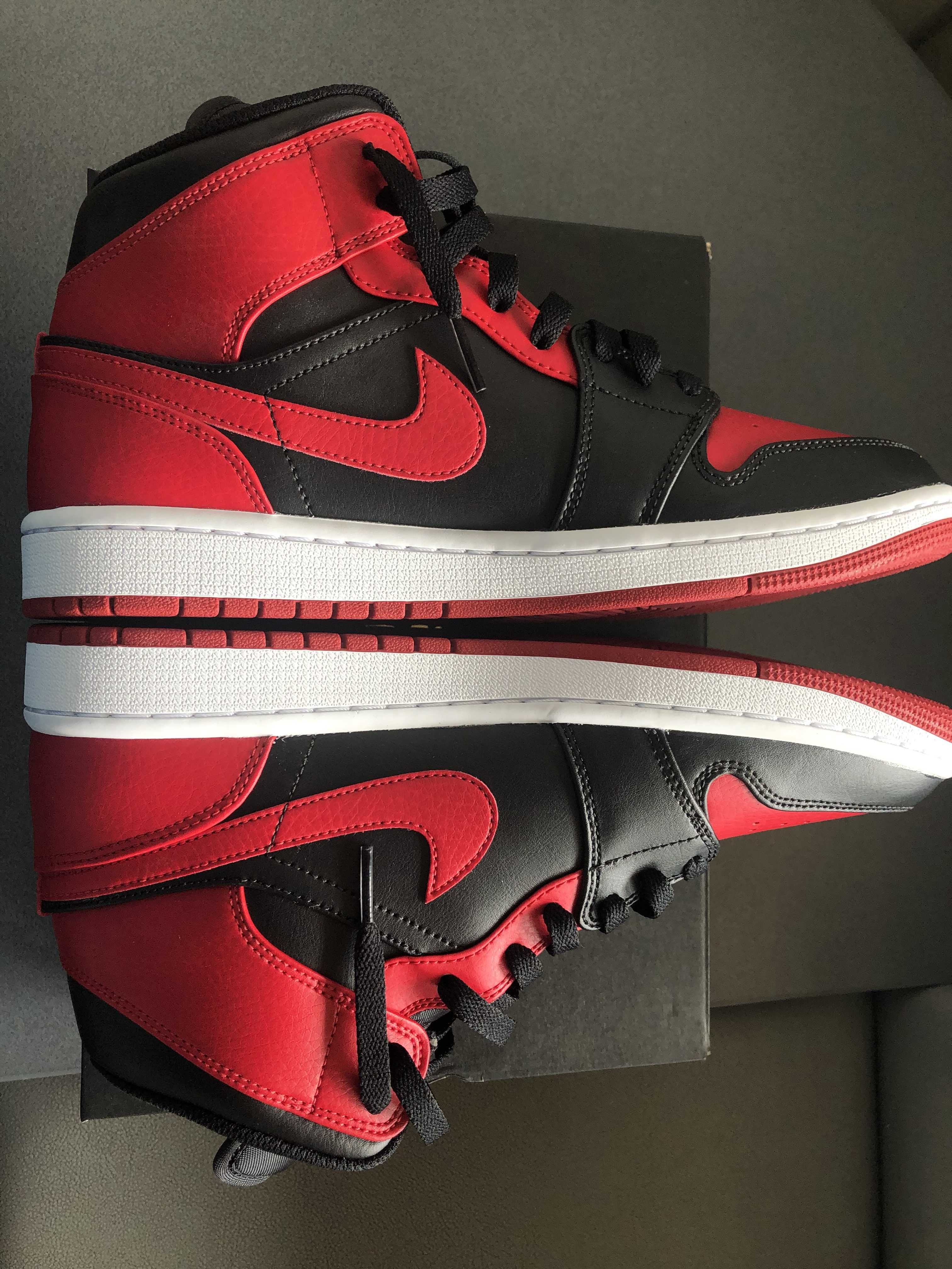 Nike Air Jordan 1 Mid "Bred"